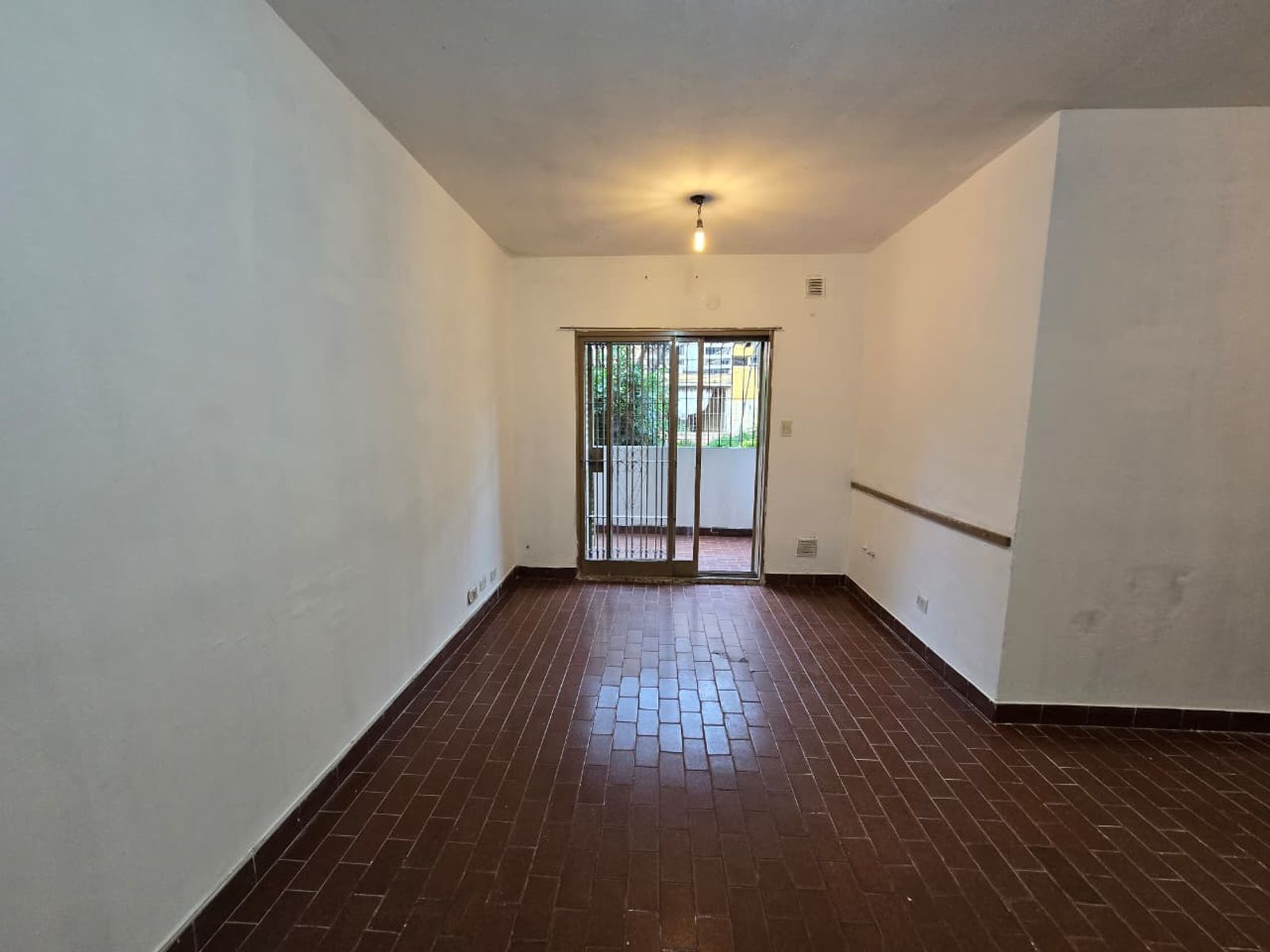 ALQUILER DE DEPARTAMENTO 3 AMBIENTES EN PLANTA BAJA - BARRIO COCA COLA — foto 2