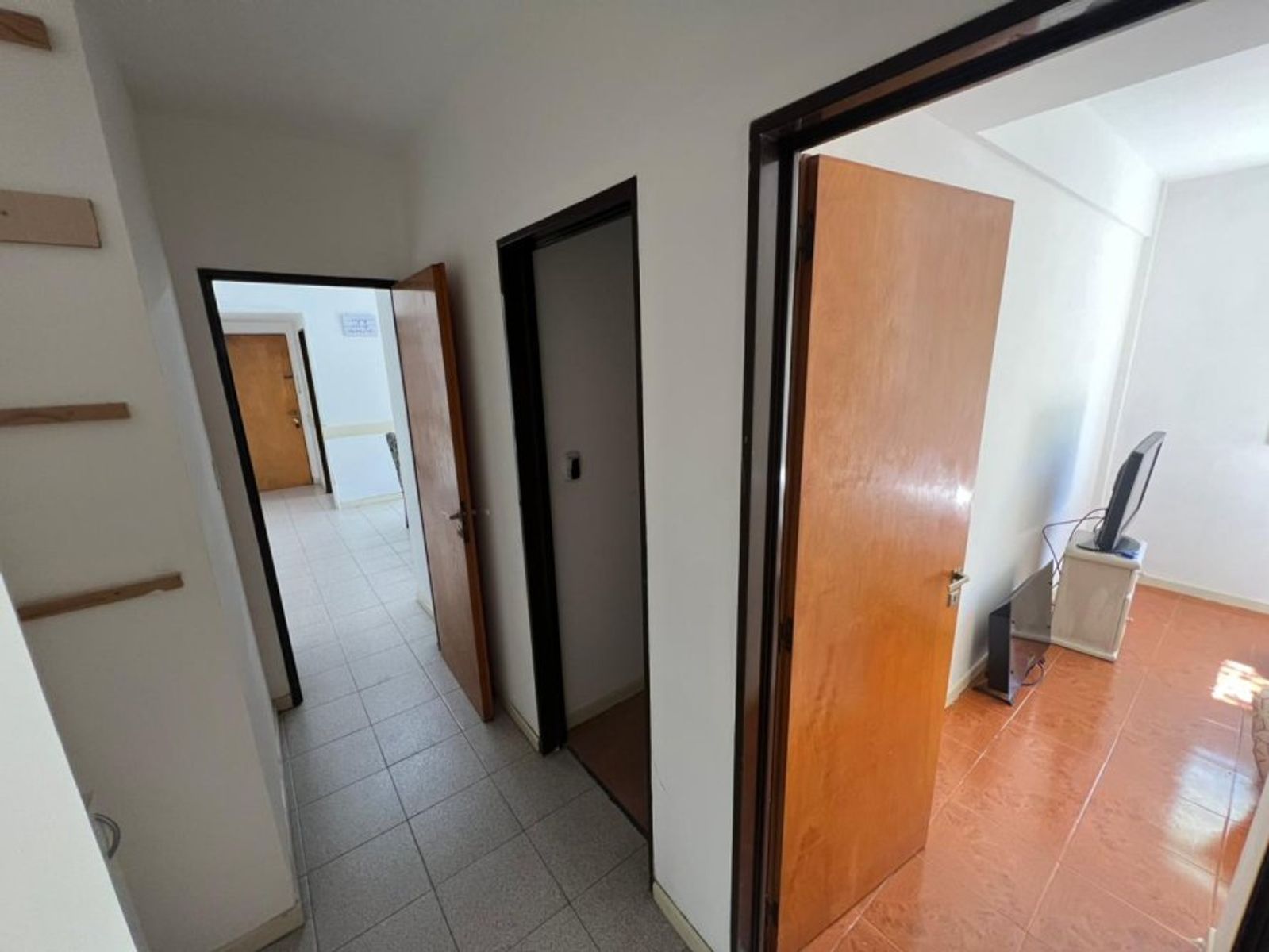 VENTA DE DEPARTAMENTO 3 AMBIENTES EN MONTE GRANDE - CON COCHERA - APTO A CREDITO HIPOTECARIO - 5