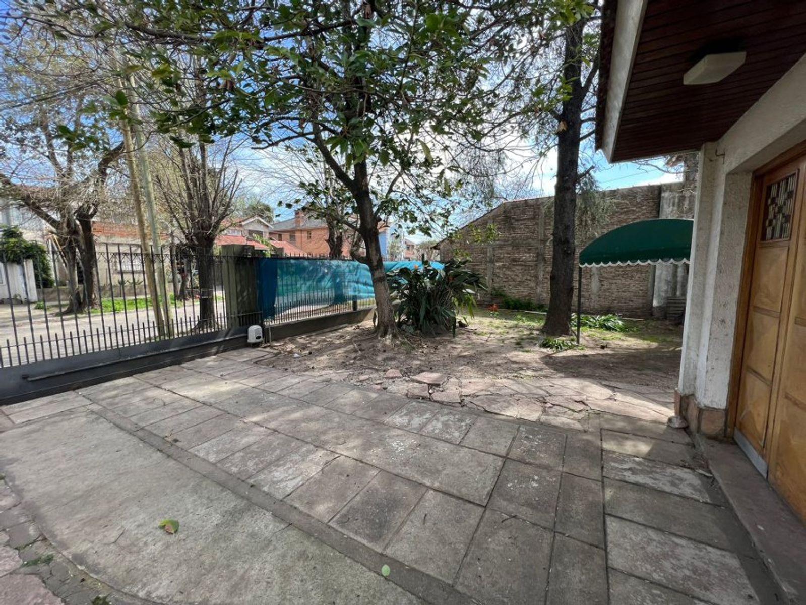 VENTA DE LINDA CASA 4 AMBIENTES EN ZONA CENTRO MONTE GRANDE - SOBRE DE 800 M² - 2
