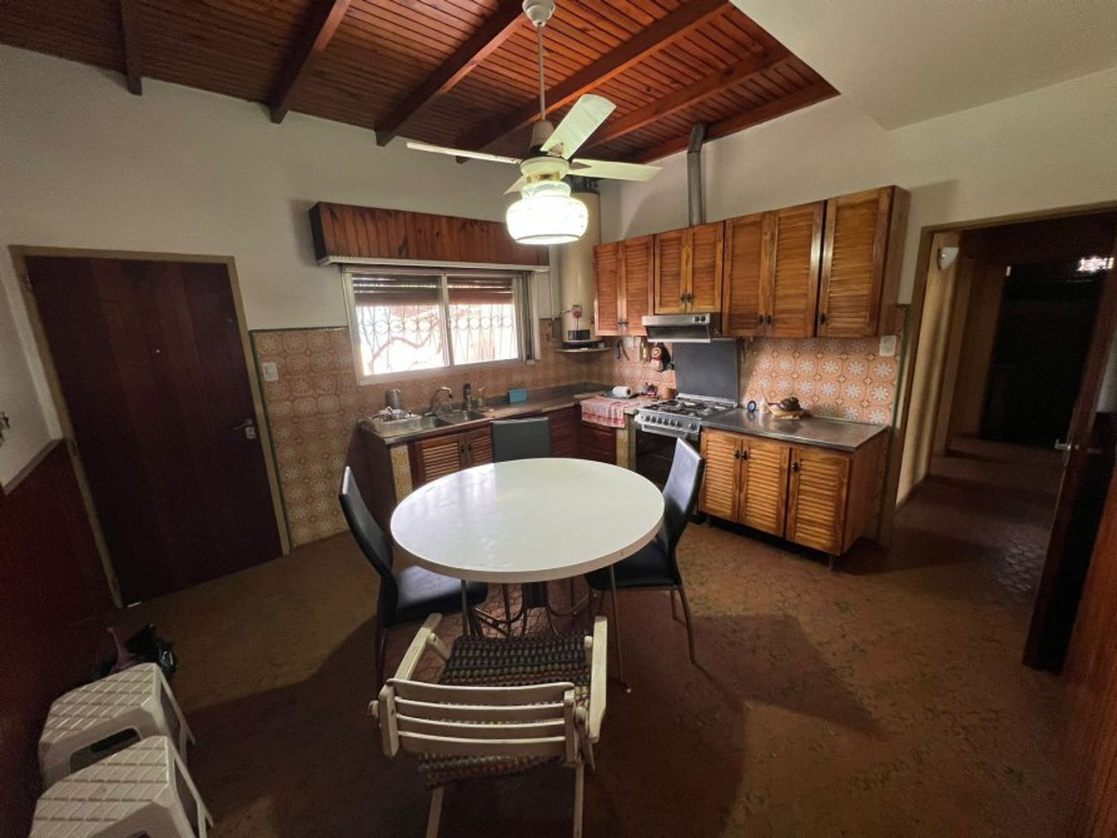 VENTA DE LINDA CASA 4 AMBIENTES EN ZONA CENTRO MONTE GRANDE - SOBRE DE 800 M² - 5