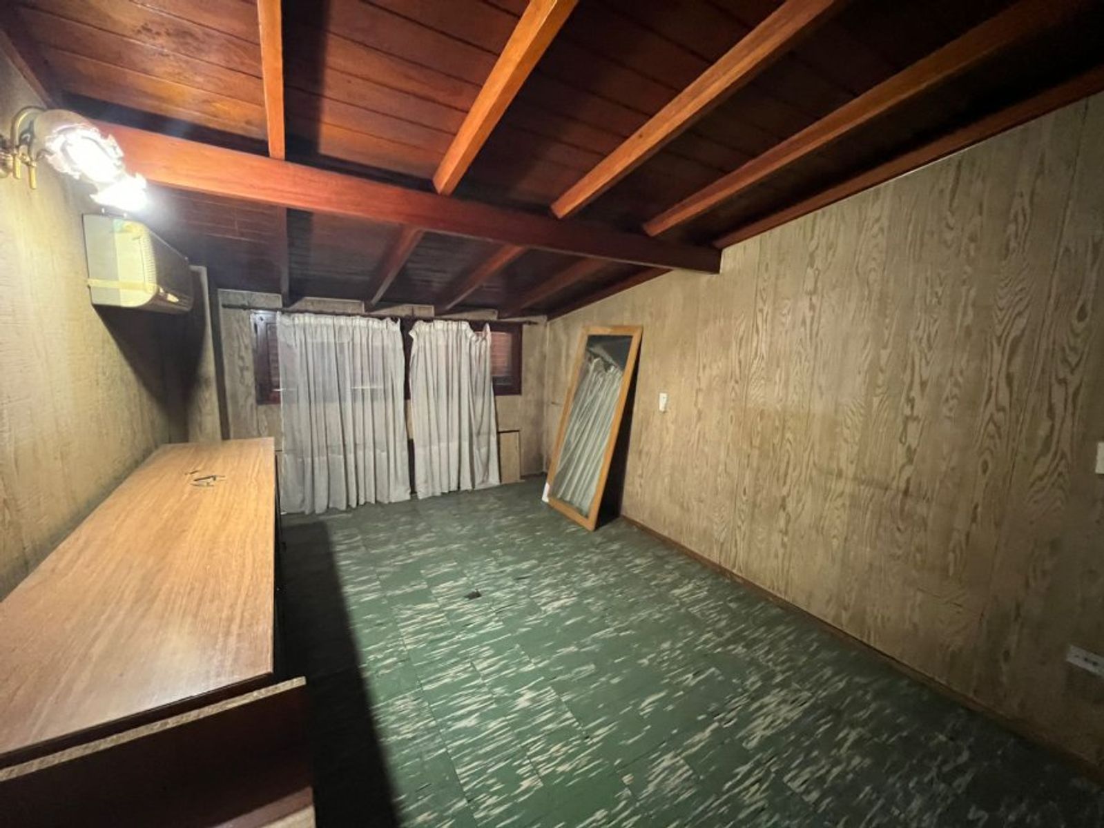 VENTA DE LINDA CASA 4 AMBIENTES EN ZONA CENTRO MONTE GRANDE - SOBRE DE 800 M² - 9