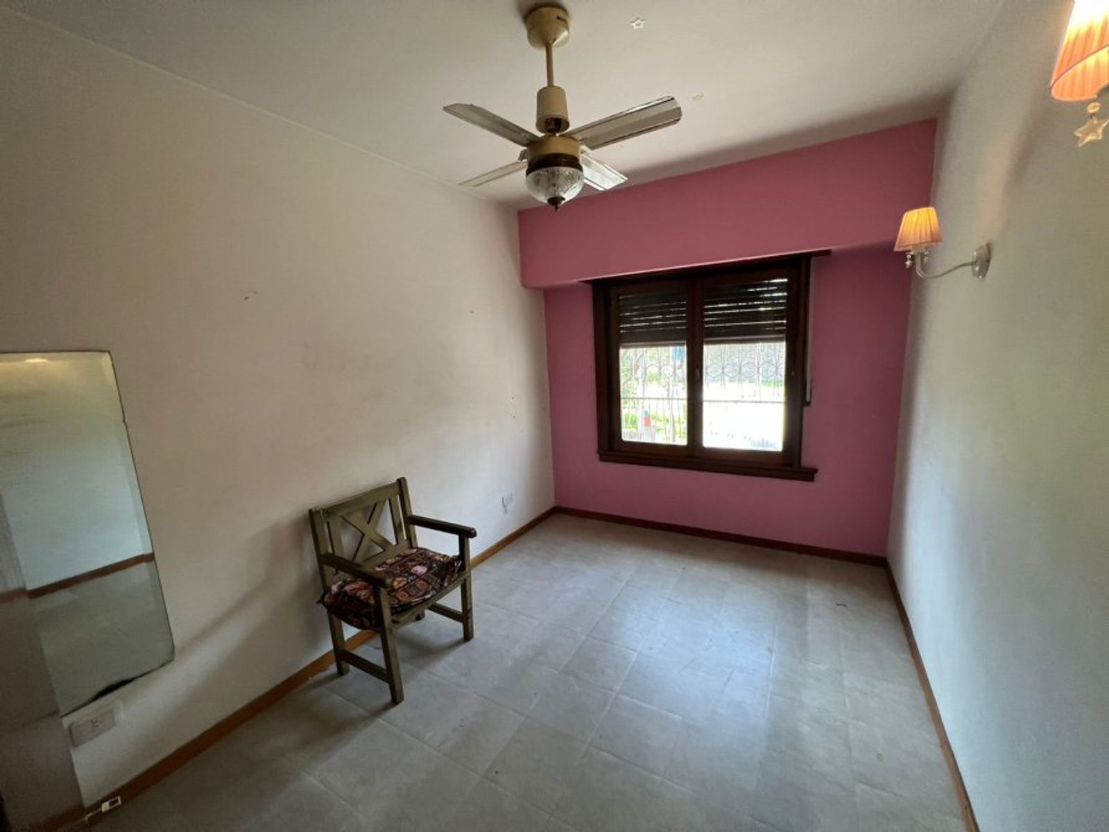 VENTA DE LINDA CASA 4 AMBIENTES EN ZONA CENTRO MONTE GRANDE - SOBRE DE 800 M² - 10