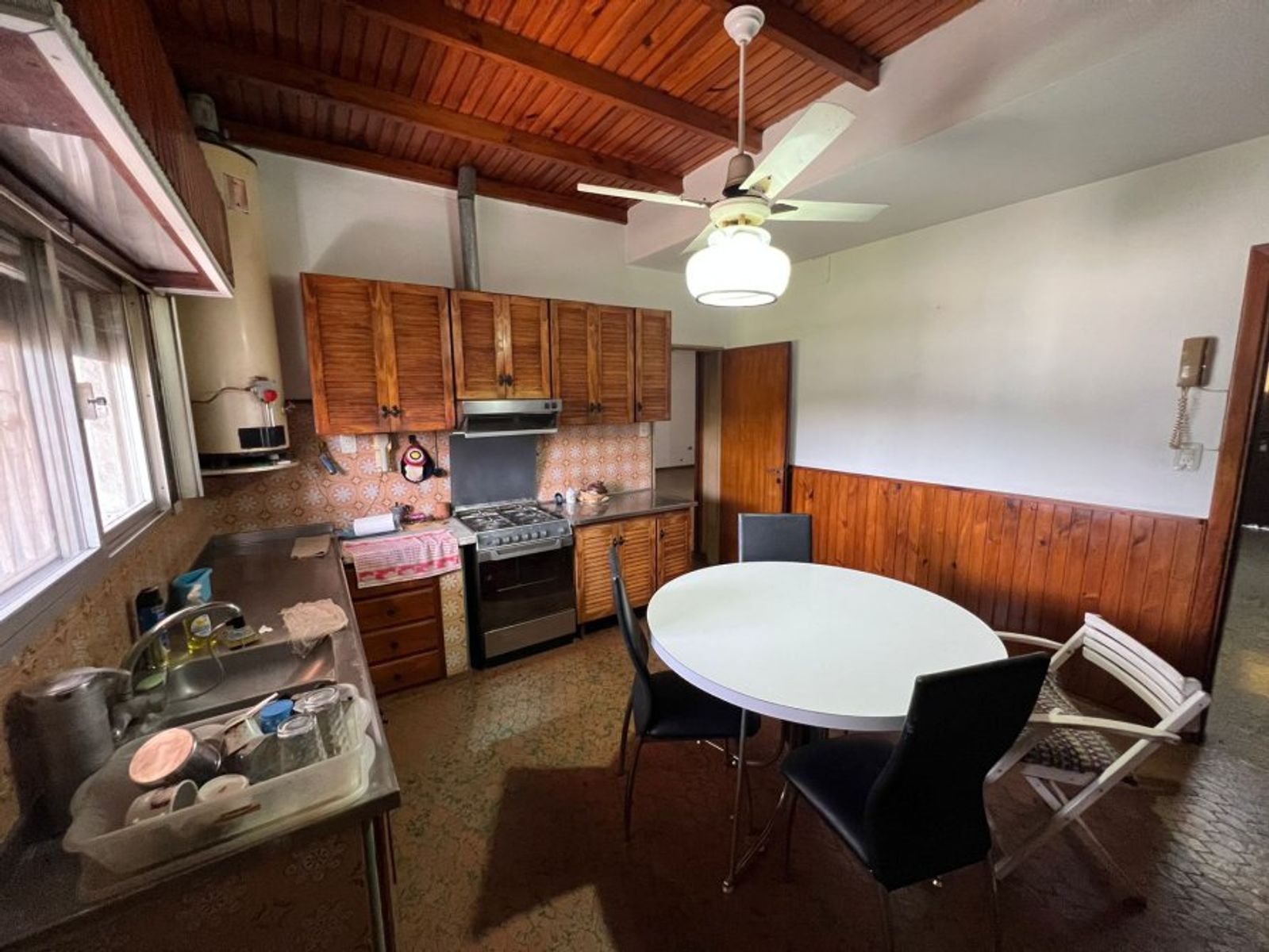 VENTA DE LINDA CASA 4 AMBIENTES EN ZONA CENTRO MONTE GRANDE - SOBRE DE 800 M² - 14