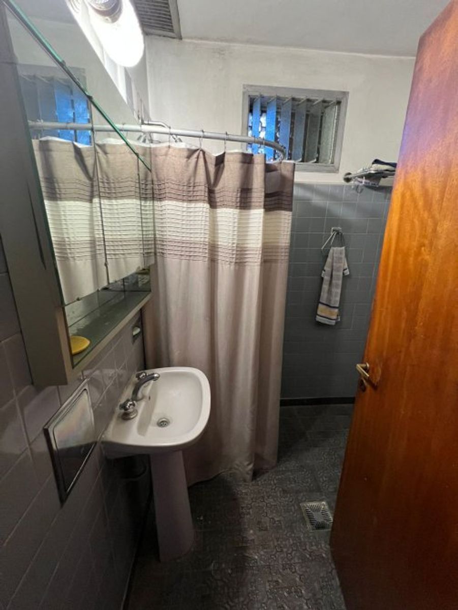 VENTA DE LINDA CASA 4 AMBIENTES EN ZONA CENTRO MONTE GRANDE - SOBRE DE 800 M² - 19