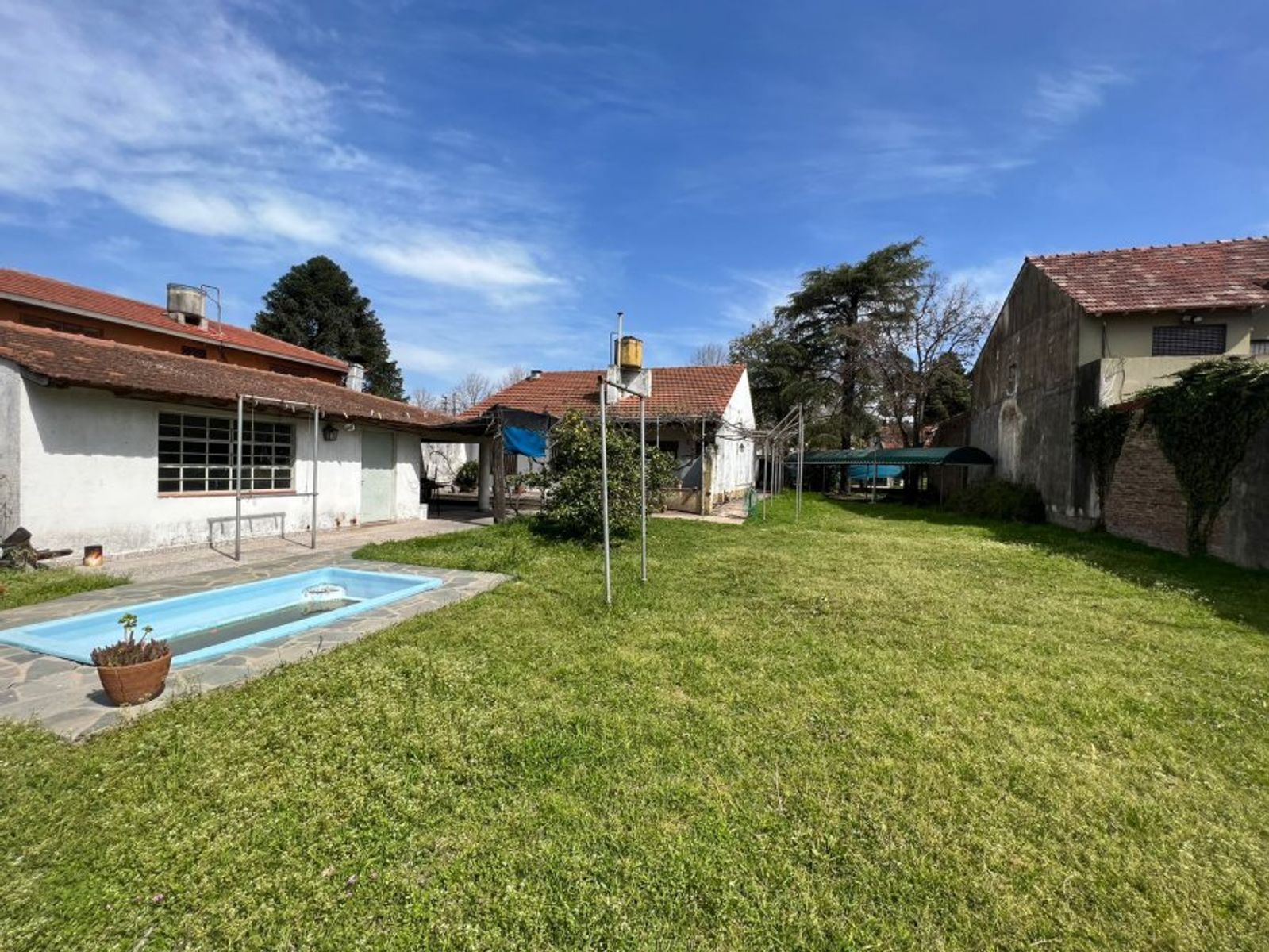 VENTA DE LINDA CASA 4 AMBIENTES EN ZONA CENTRO MONTE GRANDE - SOBRE DE 800 M² - 20