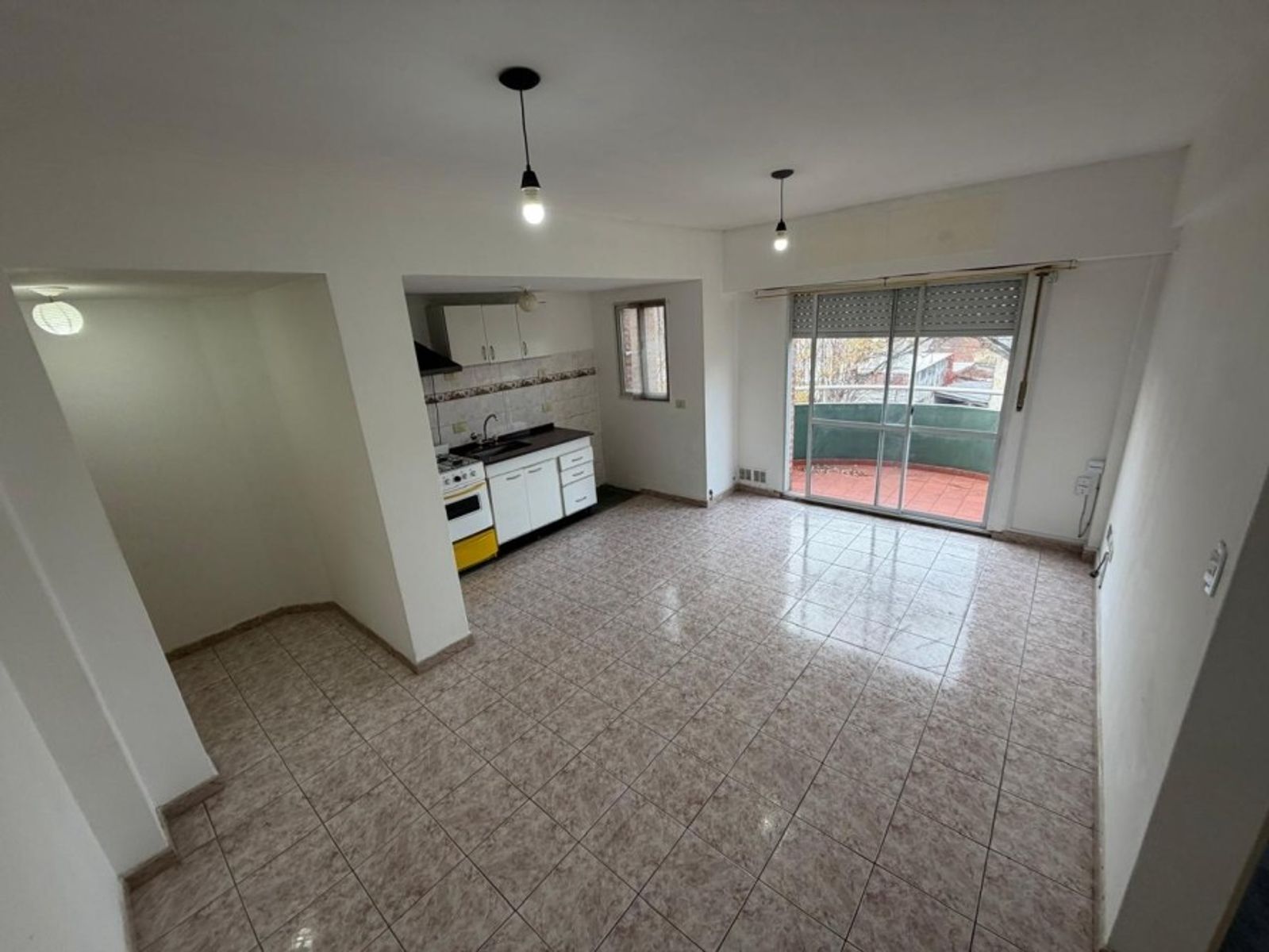 VENTA DE DEPARTAMENTO 2 AMBIENTES CON COCHERA EN MONTE GRANDE - APTO A CRÉDITO HIPOTECARIO. - 2