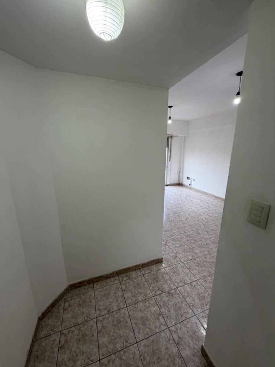 VENTA DE DEPARTAMENTO 2 AMBIENTES CON COCHERA EN MONTE GRANDE - APTO A CRÉDITO HIPOTECARIO. - 3