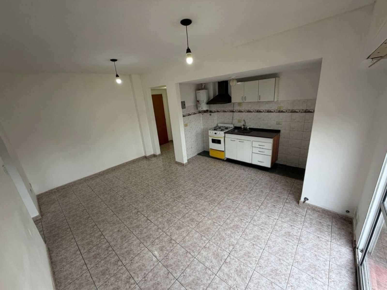 VENTA DE DEPARTAMENTO 2 AMBIENTES CON COCHERA EN MONTE GRANDE - APTO A CRÉDITO HIPOTECARIO. - 4