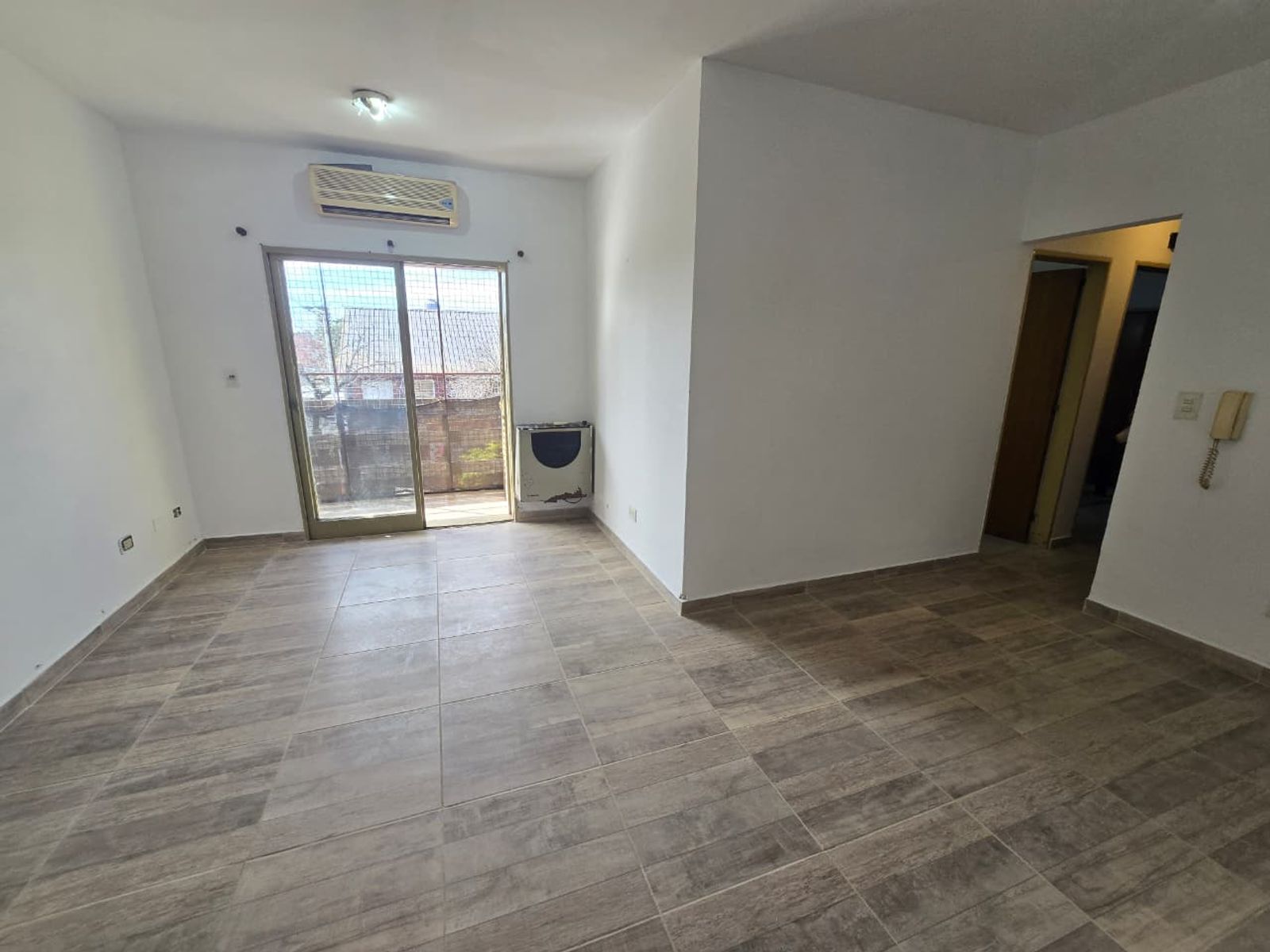 ALQUILER DE DEPARTAMENTO 3 AMBIENTES EN BARRIO COCA COLA - MONTE GRANDE - SOBRE AV. R. SANTAMARINA — foto 3