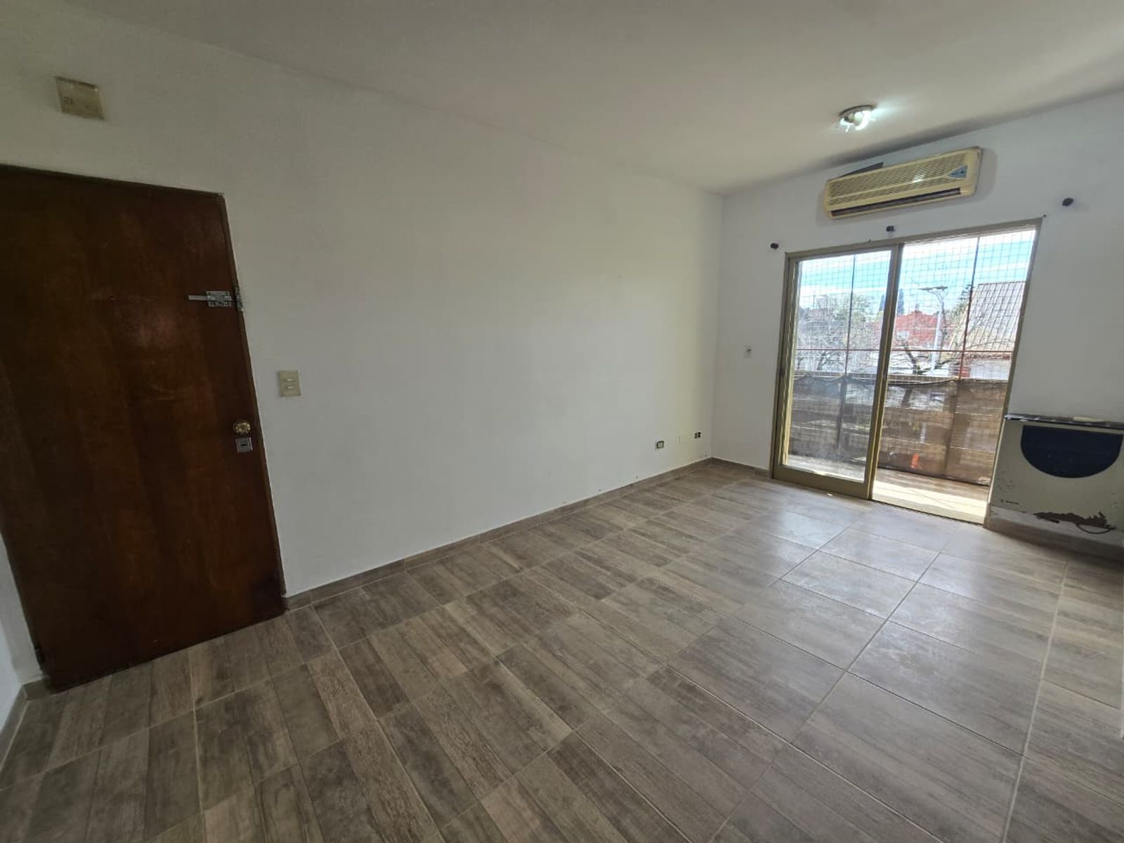 ALQUILER DE DEPARTAMENTO 3 AMBIENTES EN BARRIO COCA COLA - MONTE GRANDE - SOBRE AV. R. SANTAMARINA — foto 4