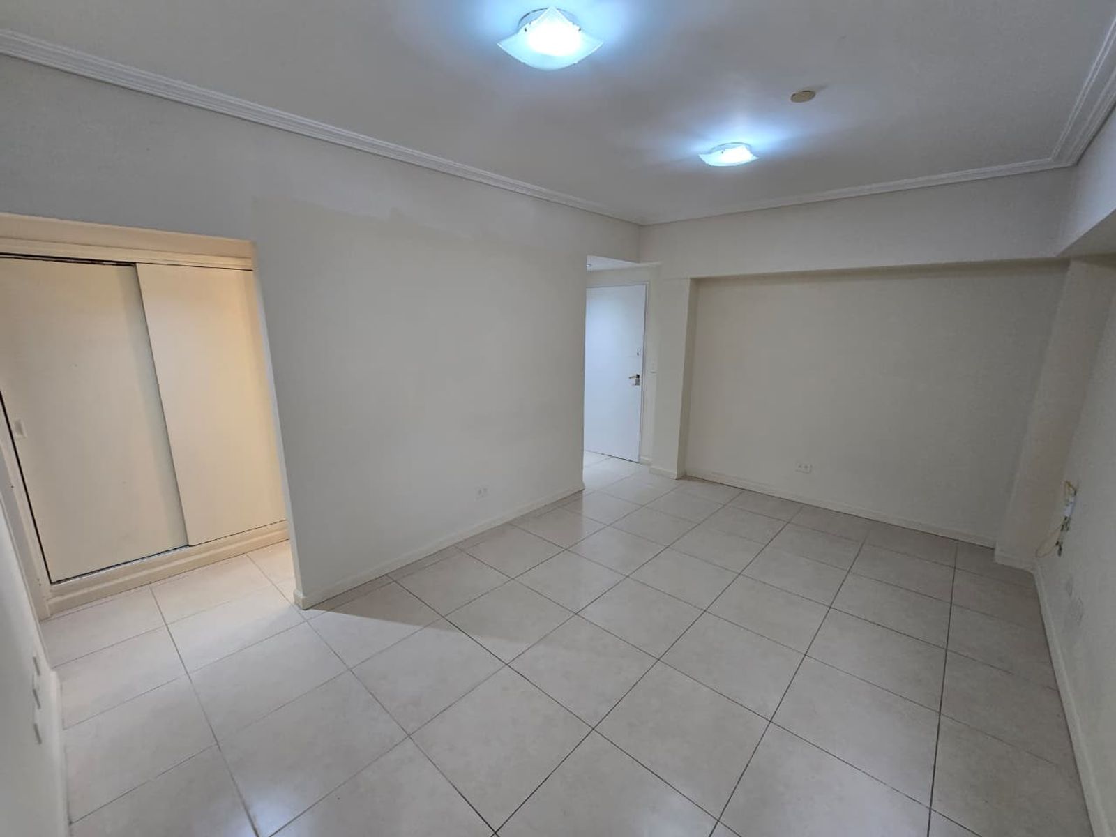 VENTA DE DEPARTAMENTO 2 AMBIENTES CON COCHERA - APTO CRÉDITO HIPOTECARIO - 4