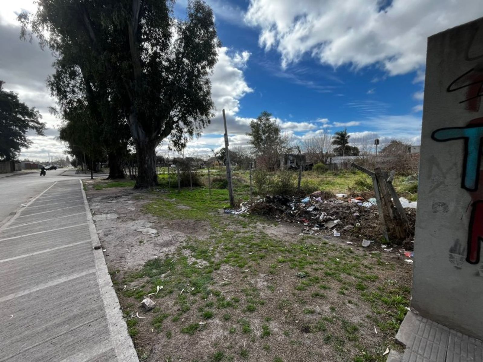 VENTA DE LOTE DE 335 M² EN MONTE GRANDE - CON ESCRITURA - 2