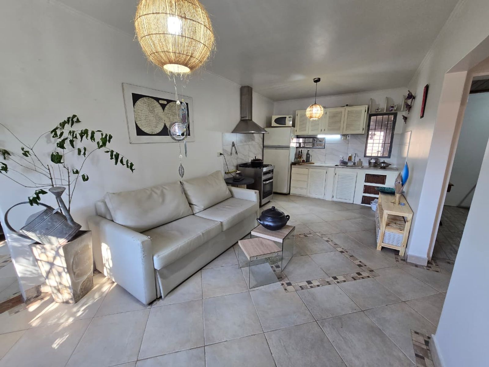 VENTA DE CASA 4 AMBIENTES EN MONTE GRANDE - EN ESQUINA - 2