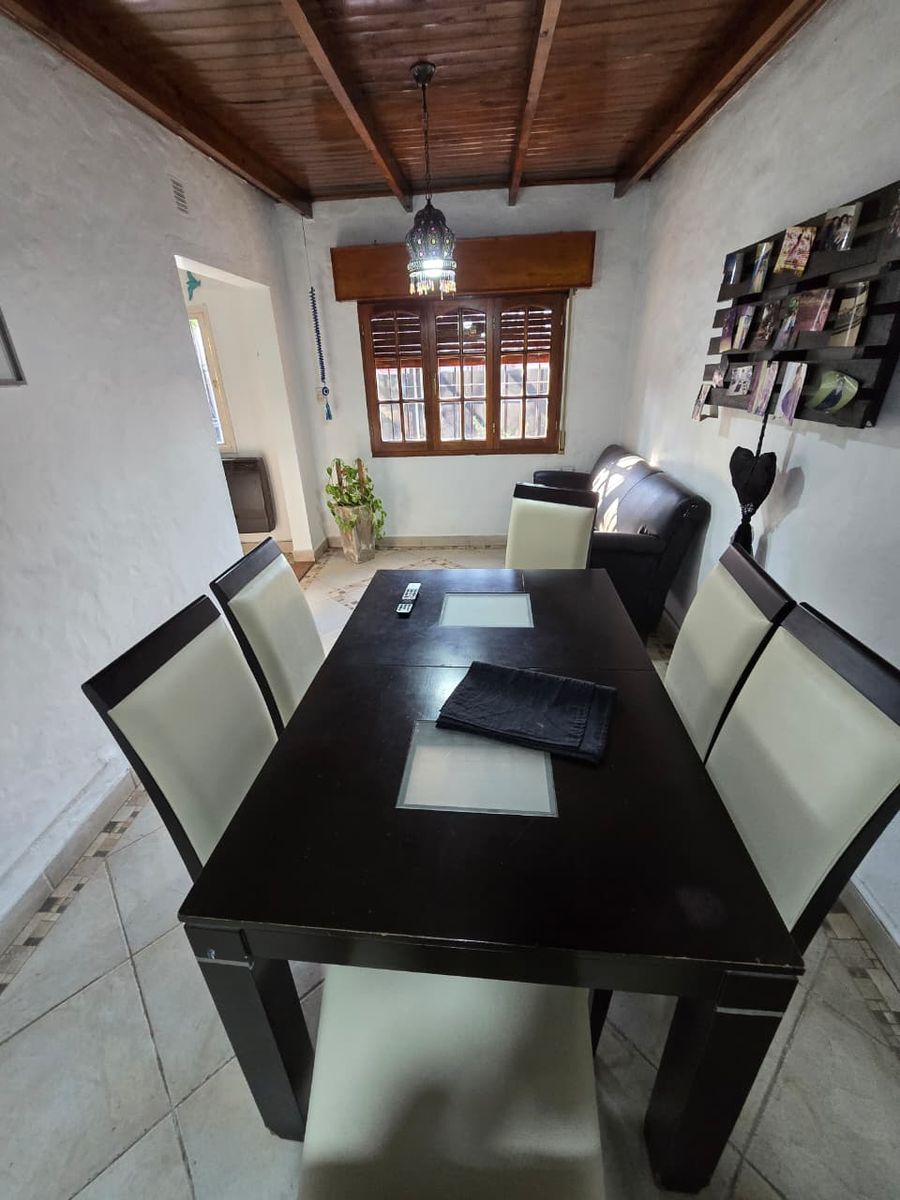 VENTA DE CASA 4 AMBIENTES EN MONTE GRANDE - EN ESQUINA - 6