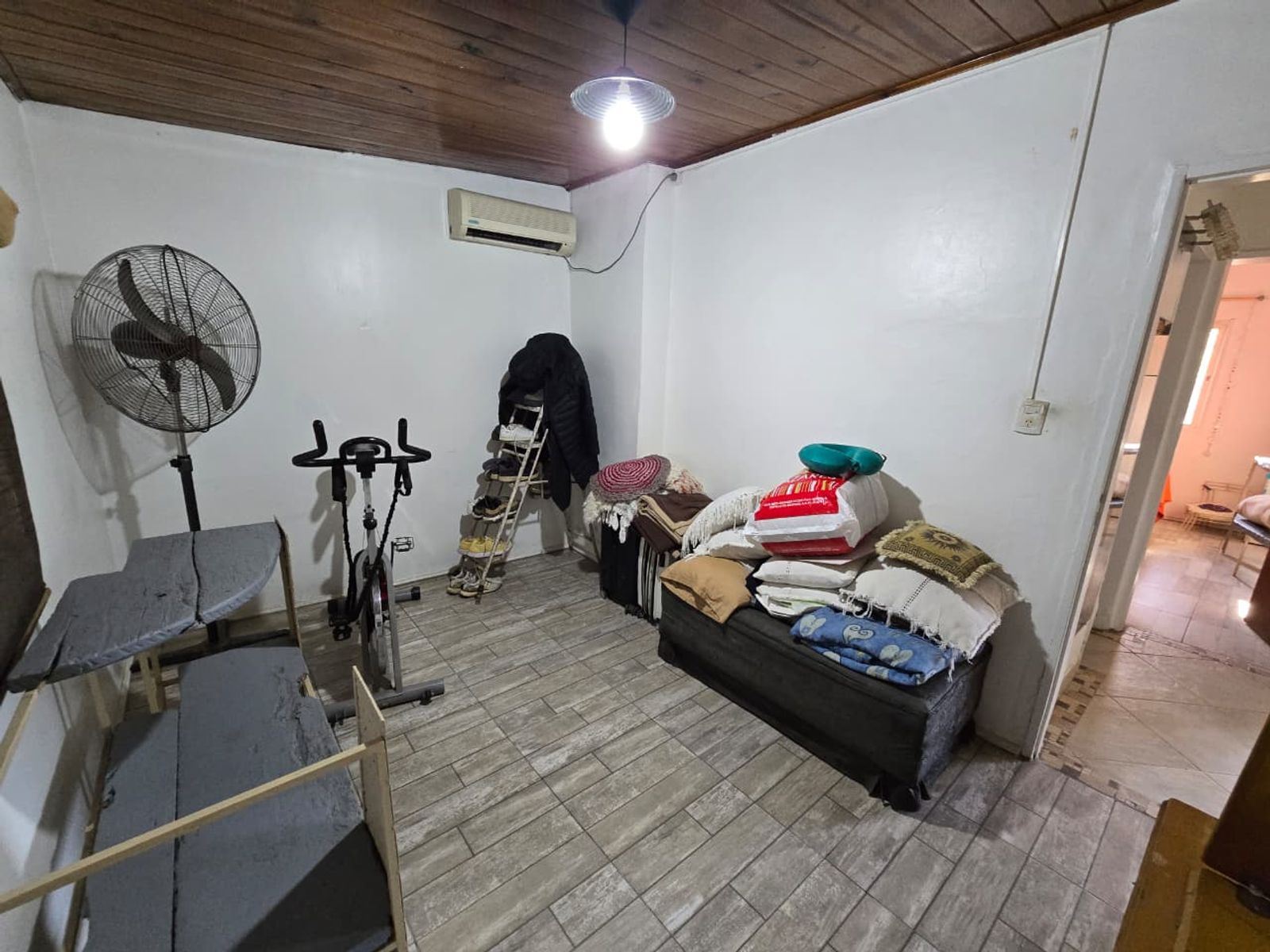 VENTA DE CASA 4 AMBIENTES EN MONTE GRANDE - EN ESQUINA - 13