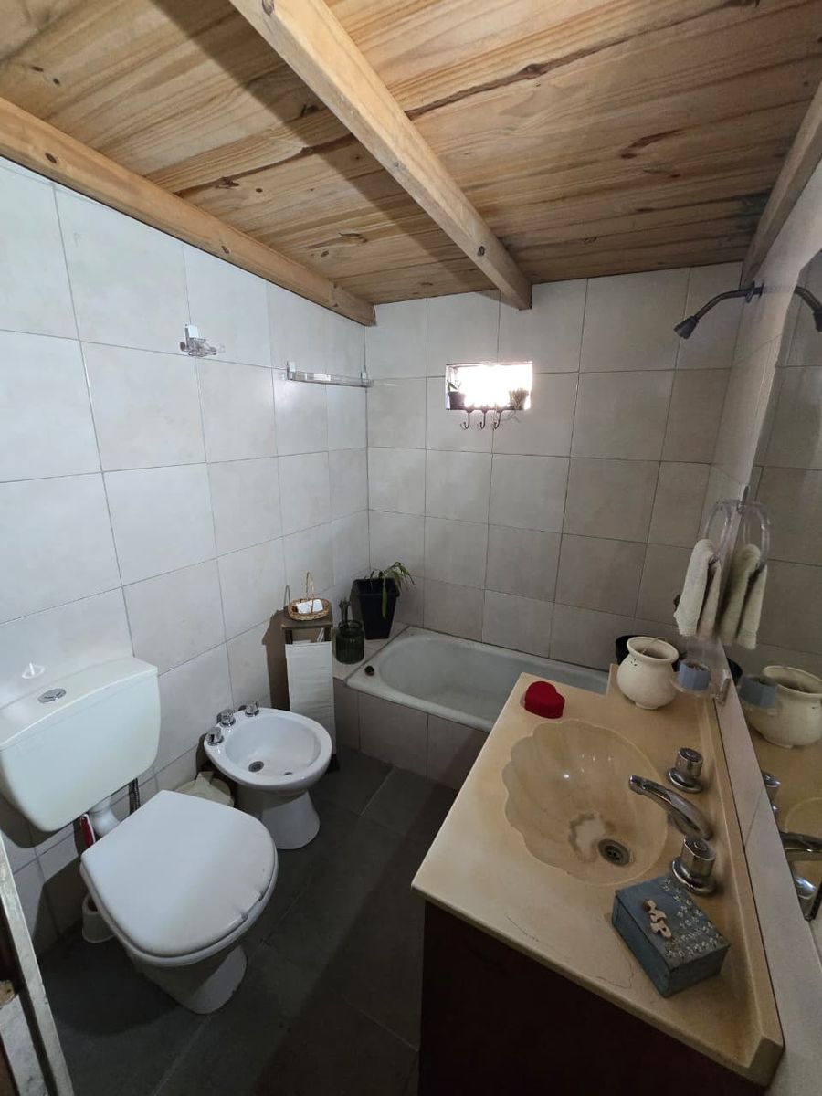 VENTA DE CASA 4 AMBIENTES EN MONTE GRANDE - EN ESQUINA - 14