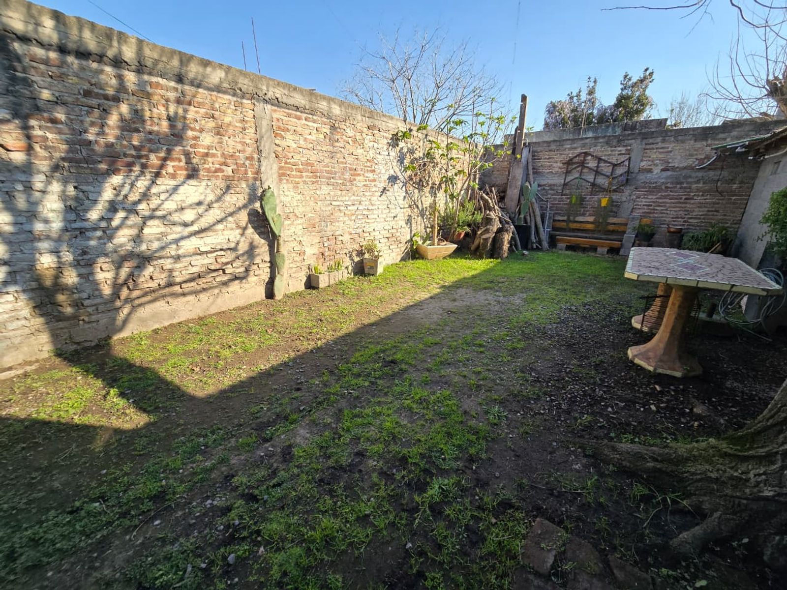 VENTA DE CASA 4 AMBIENTES EN MONTE GRANDE - EN ESQUINA - 19
