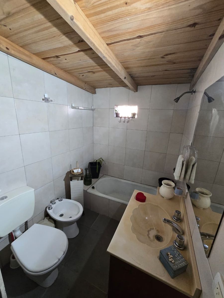 VENTA DE CASA 4 AMBIENTES EN MONTE GRANDE - EN ESQUINA - 21