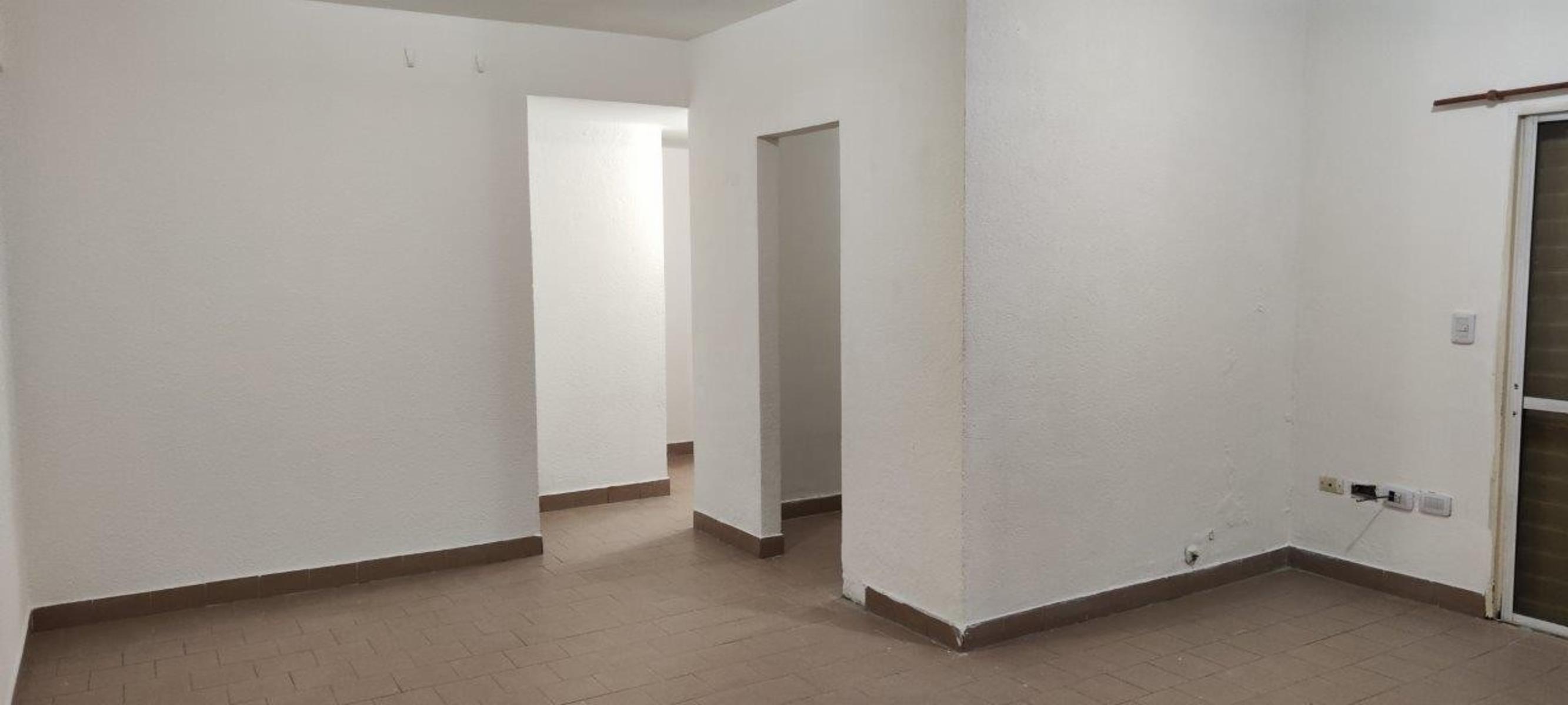 VENTA DE EXCELENTE DEPARTAMENTO 3 AMBIENTES EN PLANTA BAJA - BARRIO COCA COLA - MONTE GRANDE — foto 2