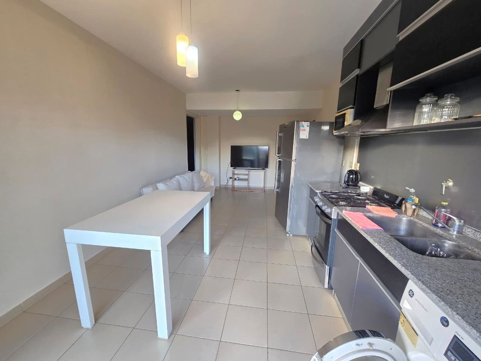 ALQUILER DE DEPARTAMENTO 2 AMBIENTES EN PLENO CENTRO DE MONTE GRANDE — foto 2