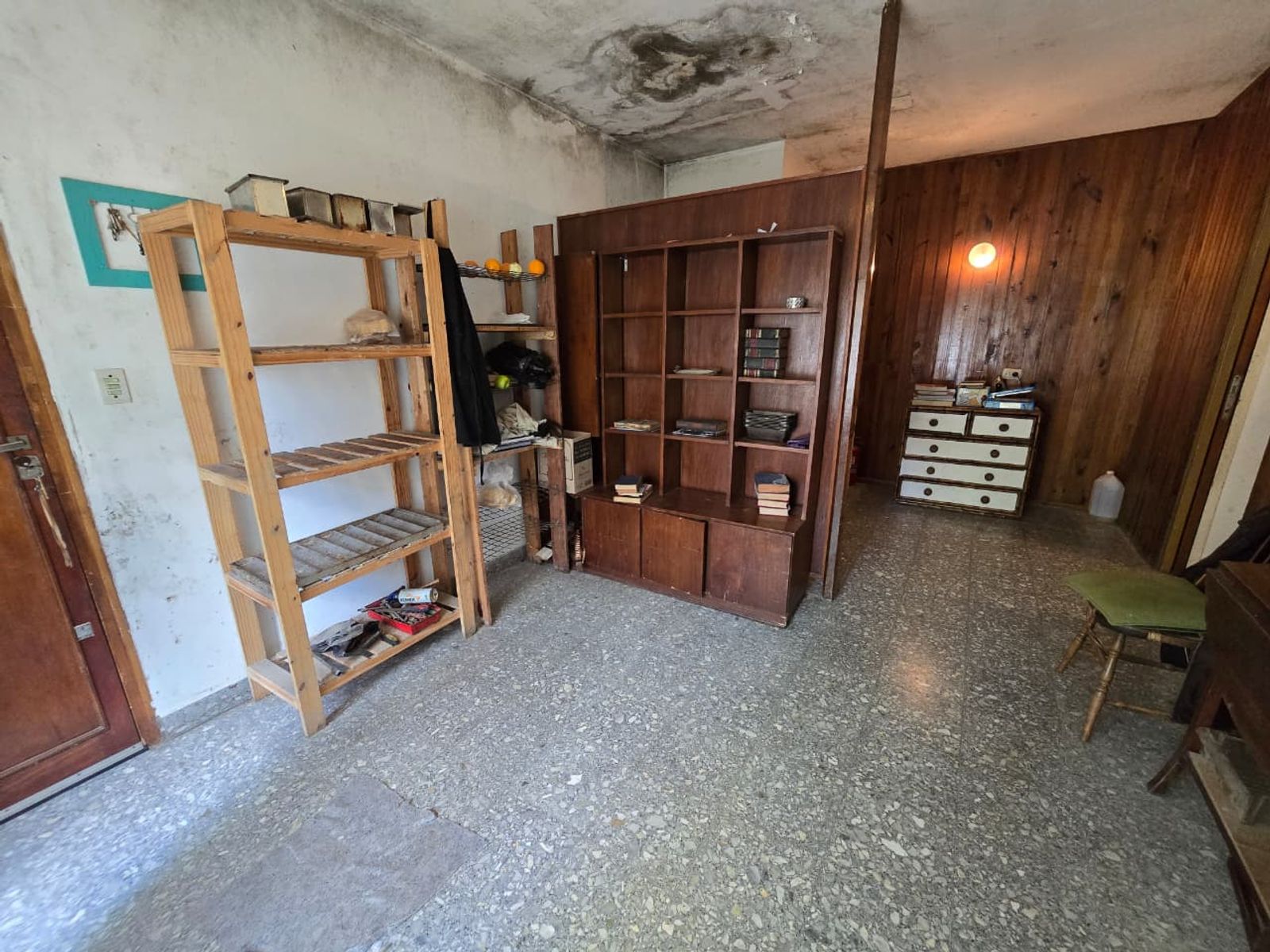 VENTA DE CASA 3 AMBIENTES EN LUIS GUILLÓN - CON COCHERA - A REFACCIONAR - 2