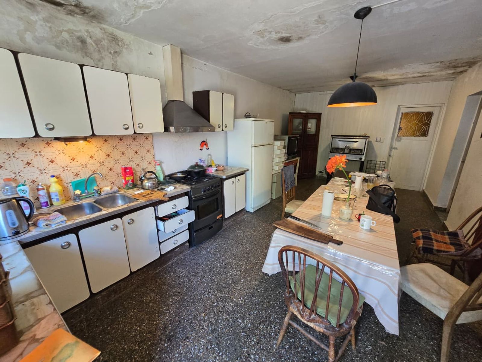 VENTA DE CASA 3 AMBIENTES EN LUIS GUILLÓN - CON COCHERA - A REFACCIONAR - 3