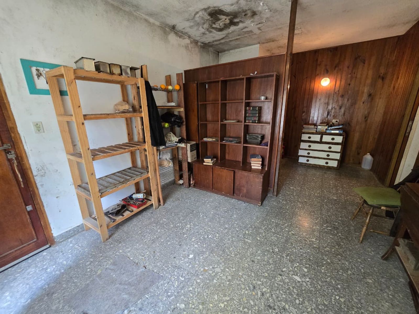 VENTA DE CASA 3 AMBIENTES EN LUIS GUILLÓN - CON COCHERA - A REFACCIONAR - 20