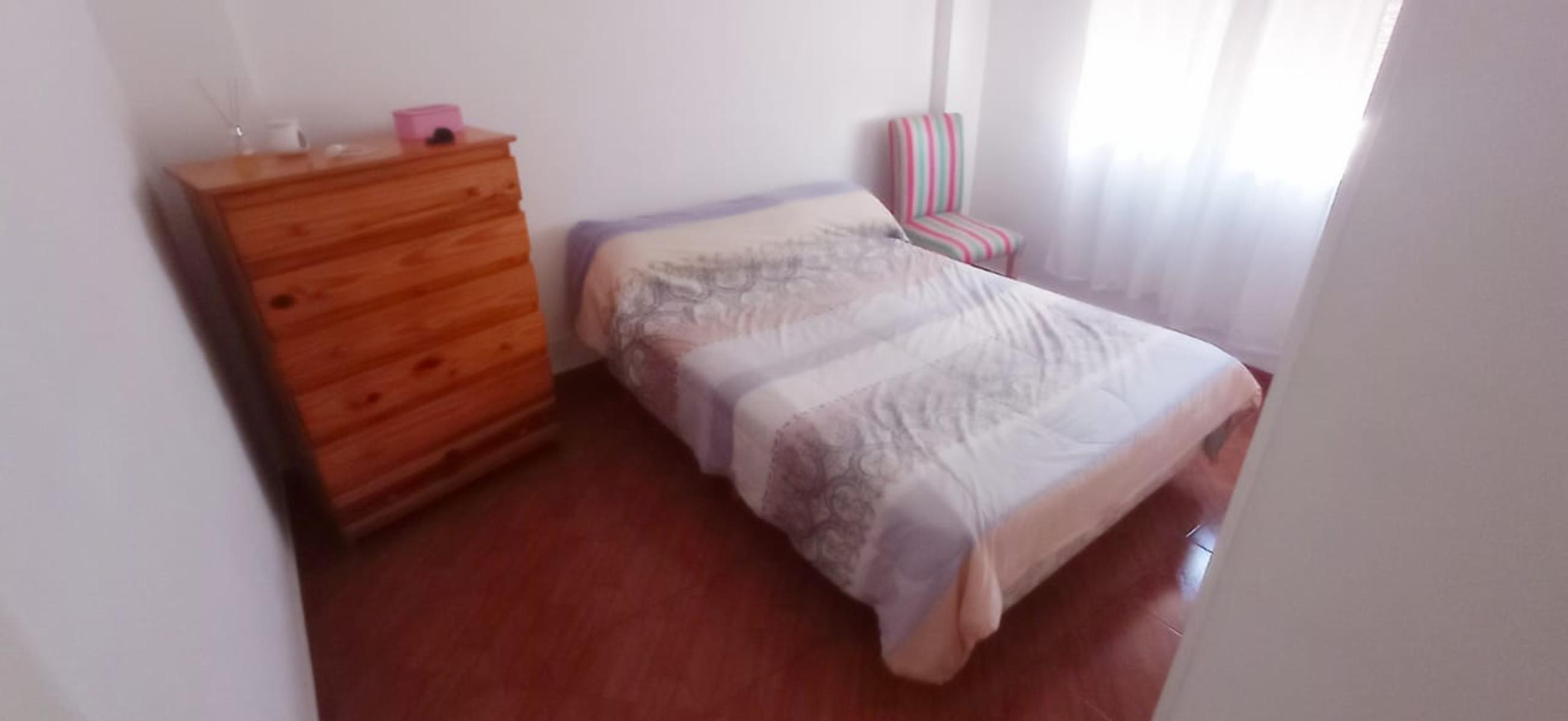 OPORTUNIDAD HERMOSO DEPTO EN GRAN PREDIO PARQUIZADO MUY LUMINOSO RODEADO DE ARBOLES , DOS AMPLIOS DORMITORIOS BALCON CORRIDO — foto 3