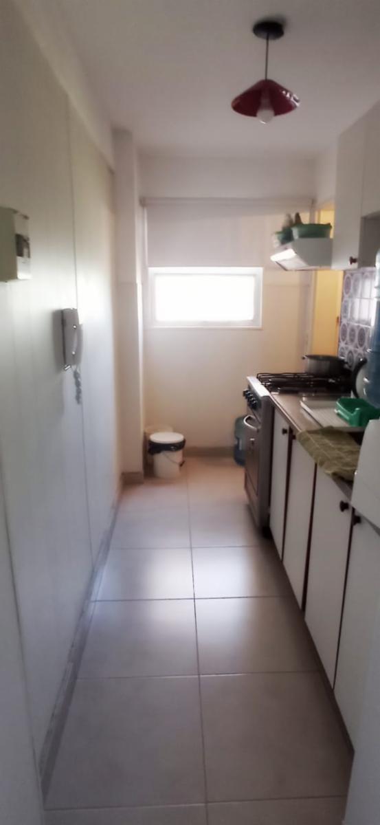 OPORTUNIDAD HERMOSO DEPTO EN GRAN PREDIO PARQUIZADO MUY LUMINOSO RODEADO DE ARBOLES , DOS AMPLIOS DORMITORIOS BALCON CORRIDO — foto 7
