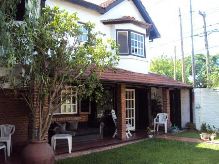 EXCELENTE PROPIEDAD EN 2 PLANTAS EN CASTELAR-COD CE 04