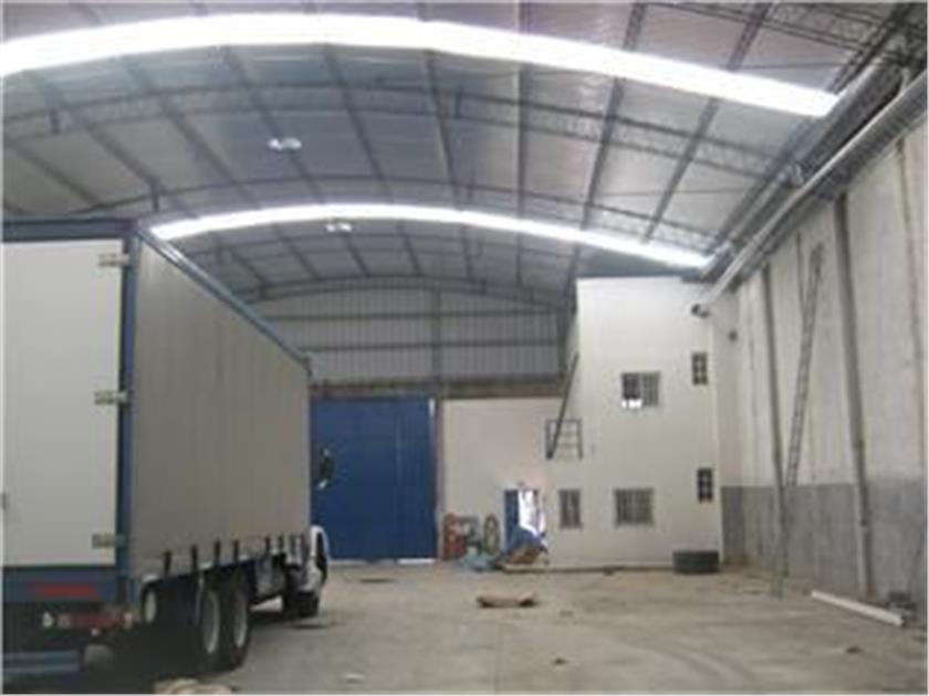 Excelente deposito de 800m2 cubiertos sobre lote 20x30/40 Entrada de camión 5x5 mts. Techo Parabólico 8mts alt. 2 oficinas c/ baño Cocina zonif: industrial Dominante. — foto 4