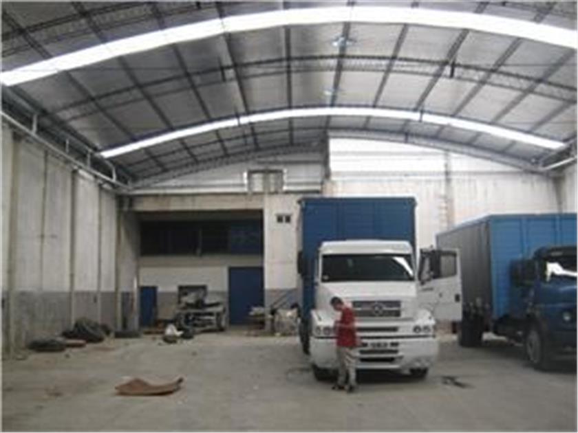 Excelente deposito de 800m2 cubiertos sobre lote 20x30/40 Entrada de camión 5x5 mts. Techo Parabólico 8mts alt. 2 oficinas c/ baño Cocina zonif: industrial Dominante. — foto 6