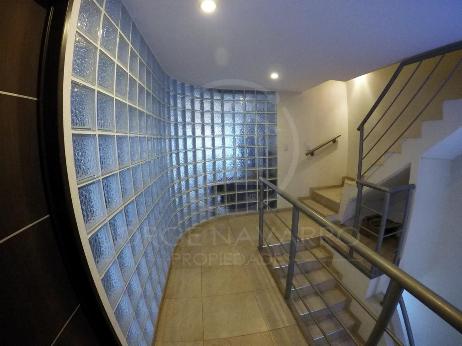 Excelente Propiedad - Casa con Deposito en planta baja - San Martín - Suipacha — foto 2