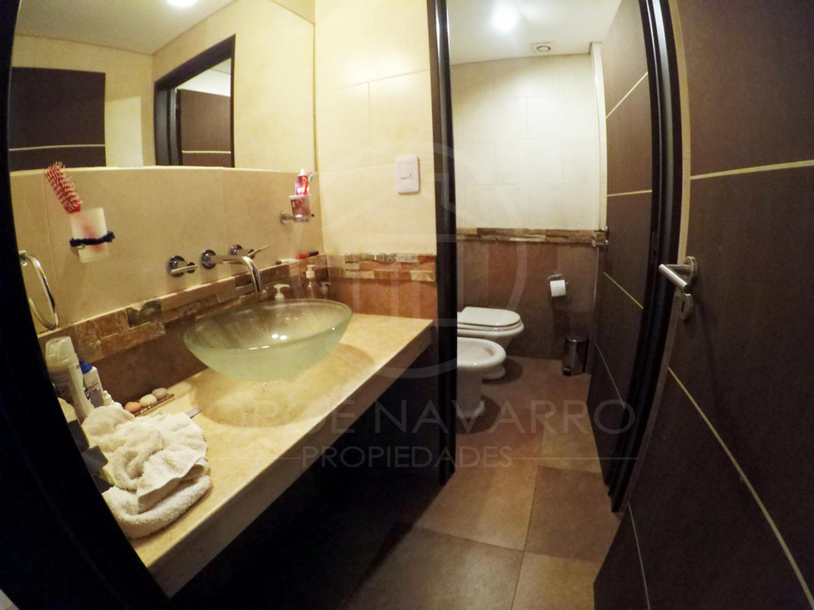 Excelente Propiedad - Casa con Deposito en planta baja - San Martín - Suipacha — foto 7
