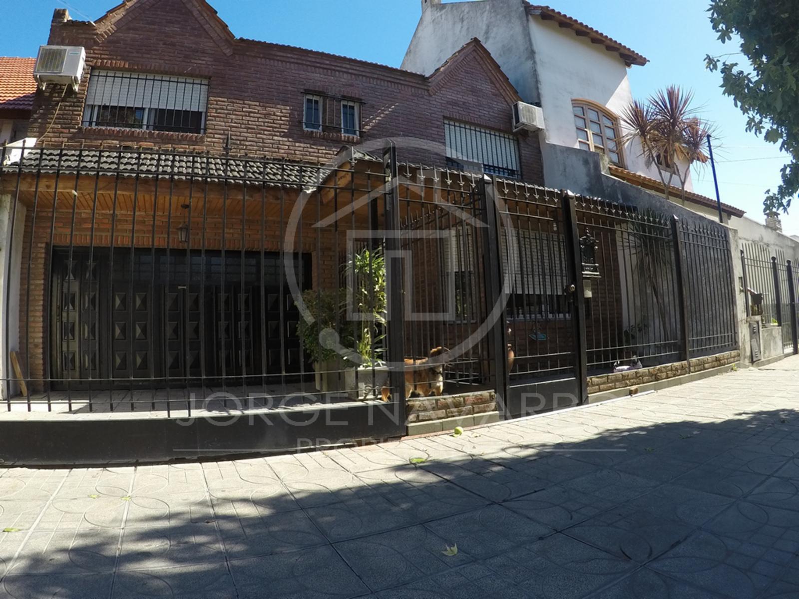 Excelente Chalet de 5 Ambientes - Parana - Villa Ballester