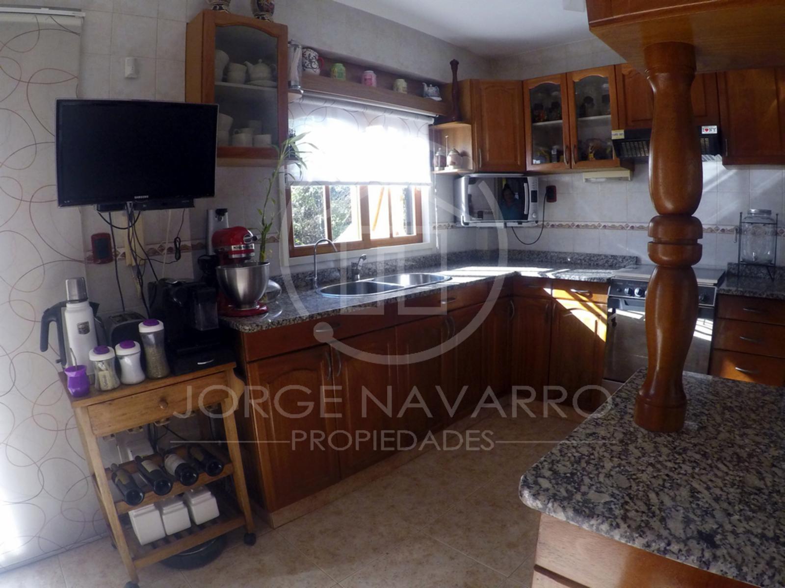 Impecable Chalet 5 Ambientes con Pileta Climatizada - Villa Ballester — foto 10