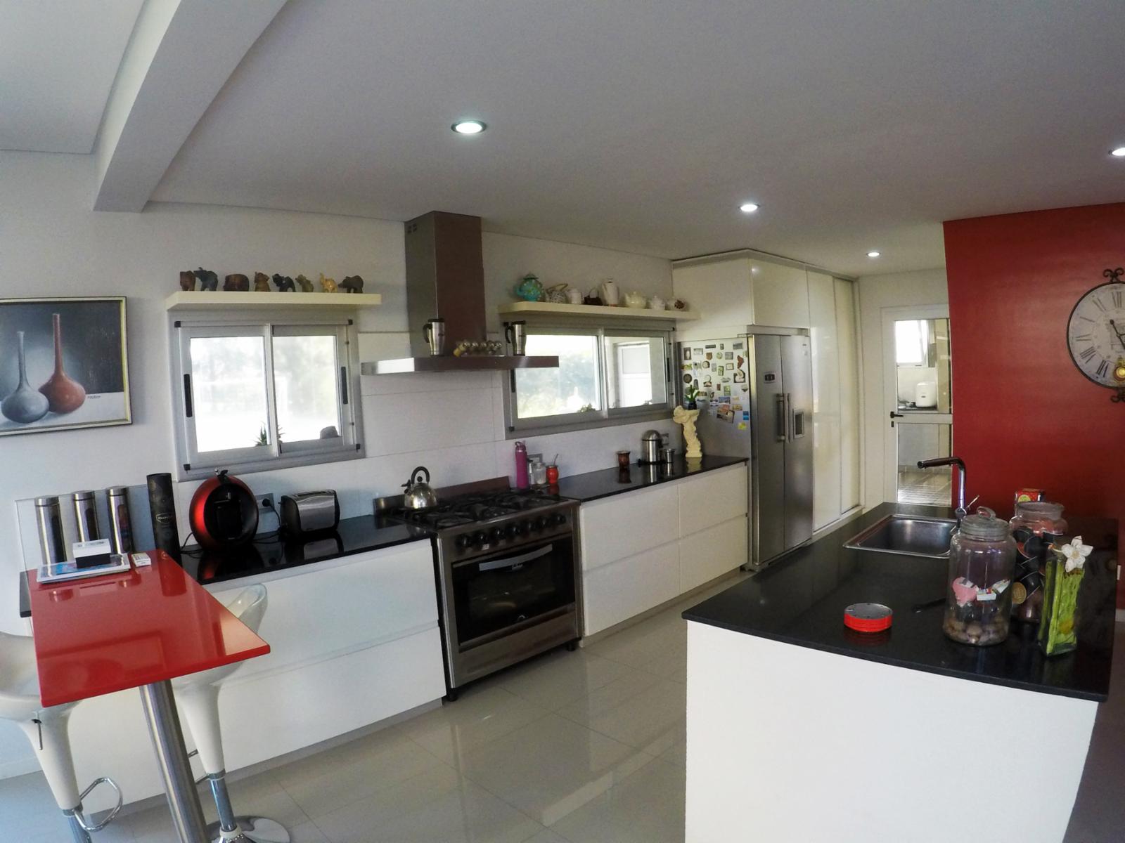 MODERNA CASA de 6 AMB. EN BARRIO CERRADO - PILAR DEL ESTE - BARRIO LOS JAZMINES — foto 5