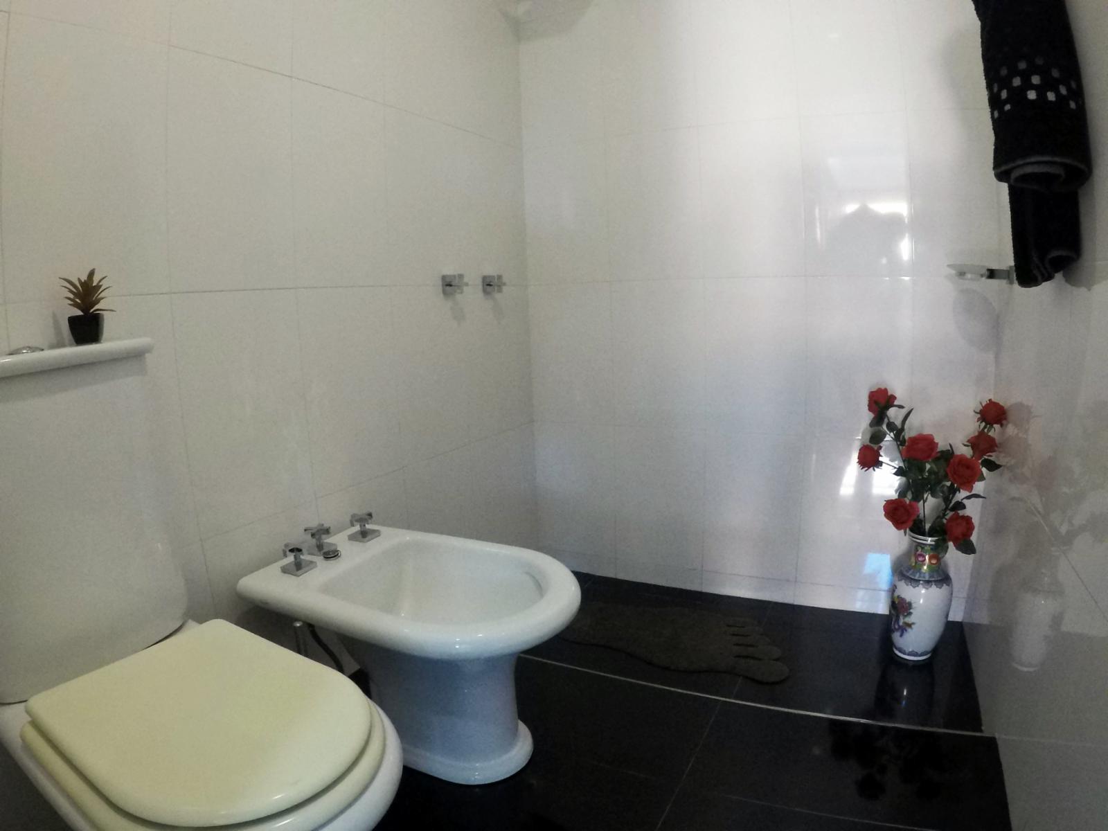MODERNA CASA de 6 AMB. EN BARRIO CERRADO - PILAR DEL ESTE - BARRIO LOS JAZMINES — foto 8
