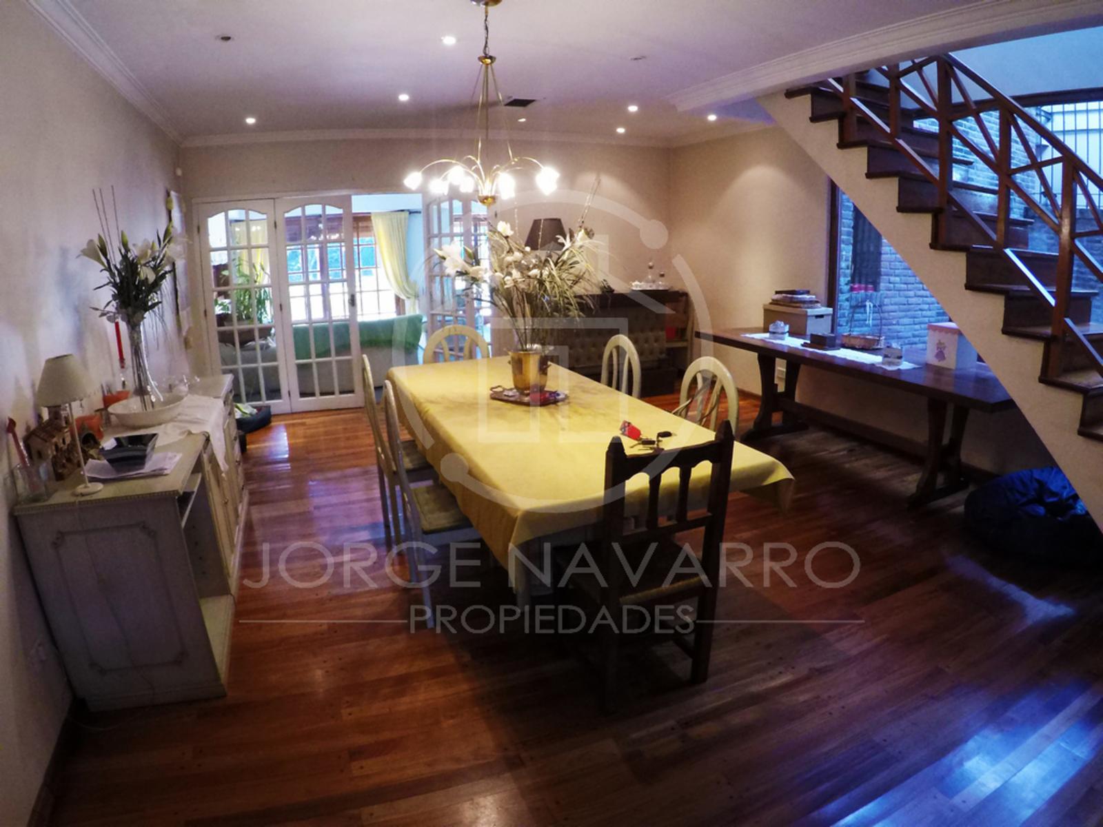 Importante Chalet Sobre Calle Congreso - Malaver - General San Martin — foto 10