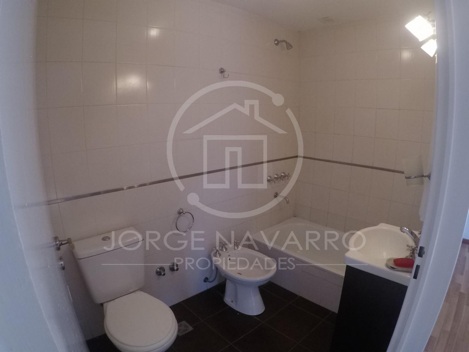 Amplio Monoambiente Divisible con Cochera Cubierta y Jardin - Villa Devoto - 8