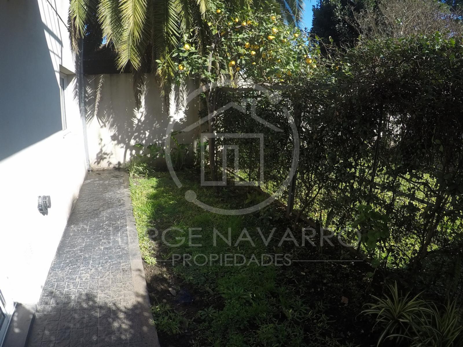 Amplio Monoambiente Divisible con Cochera Cubierta y Jardin - Villa Devoto - 13