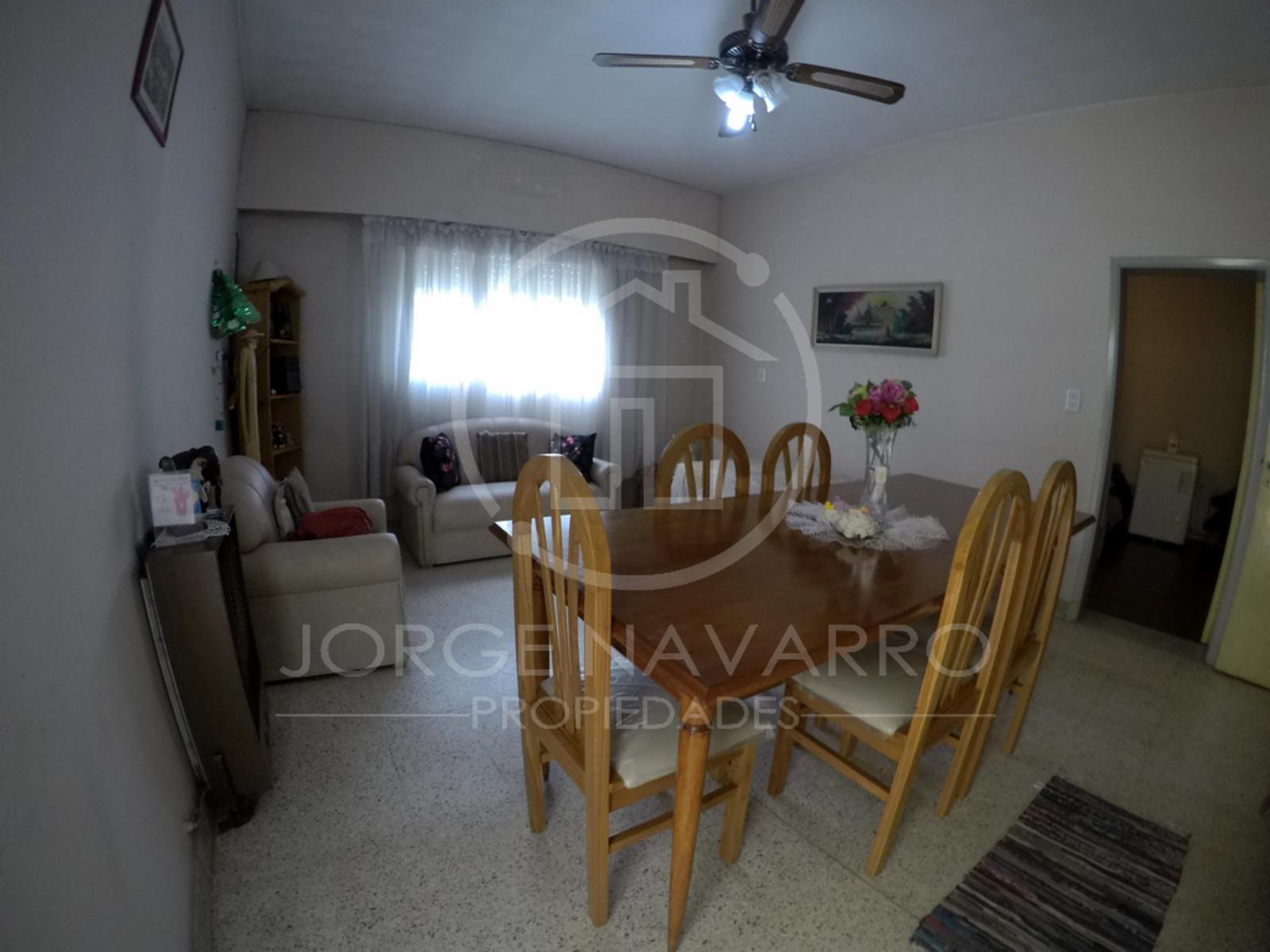 Muy Buena Casa Sobre Lote de 9.16x27.37 - Witcomb 1600 - Villa Ballester — foto 2