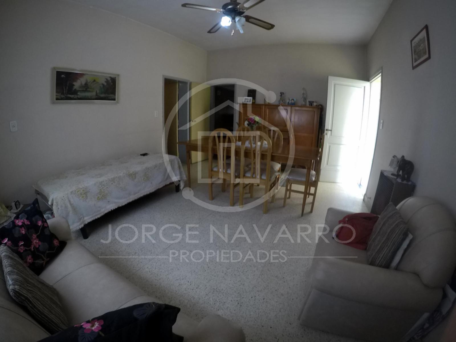 Muy Buena Casa Sobre Lote de 9.16x27.37 - Witcomb 1600 - Villa Ballester — foto 3