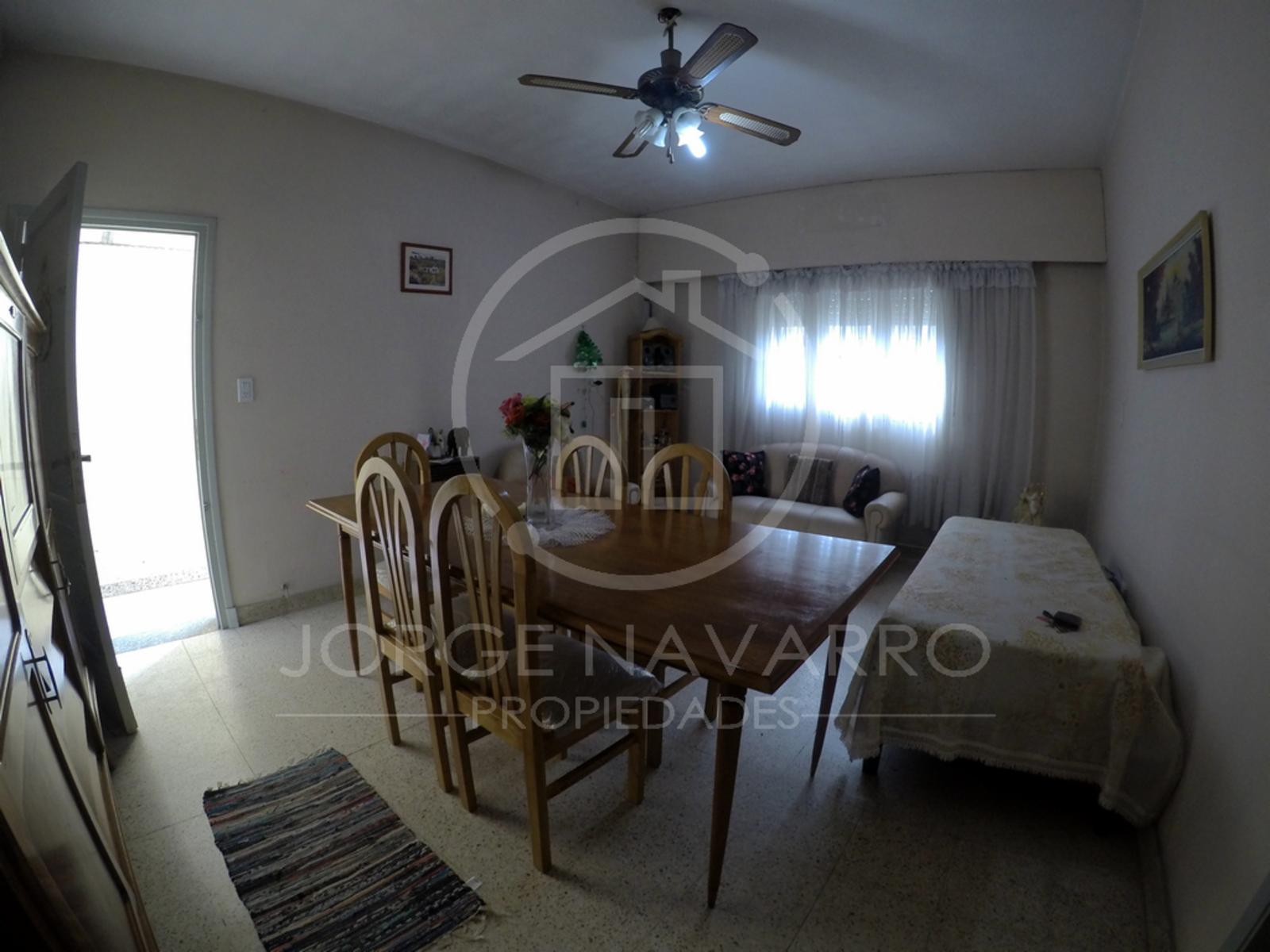 Muy Buena Casa Sobre Lote de 9.16x27.37 - Witcomb 1600 - Villa Ballester — foto 4