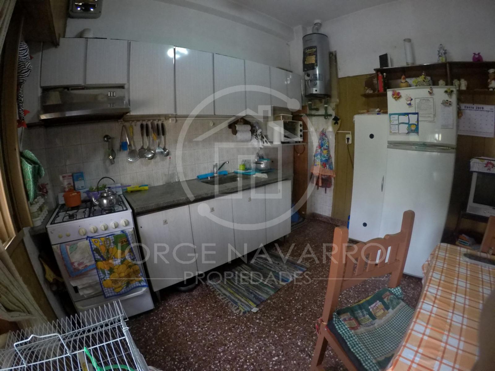Muy Buena Casa Sobre Lote de 9.16x27.37 - Witcomb 1600 - Villa Ballester — foto 6