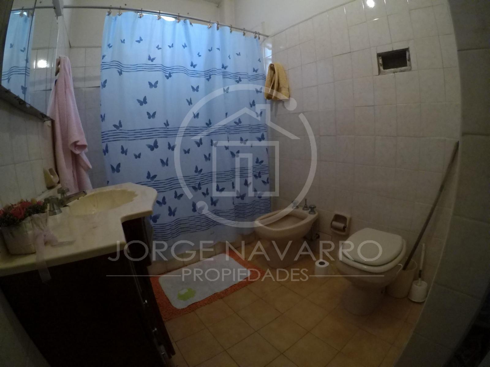Muy Buena Casa Sobre Lote de 9.16x27.37 - Witcomb 1600 - Villa Ballester — foto 8