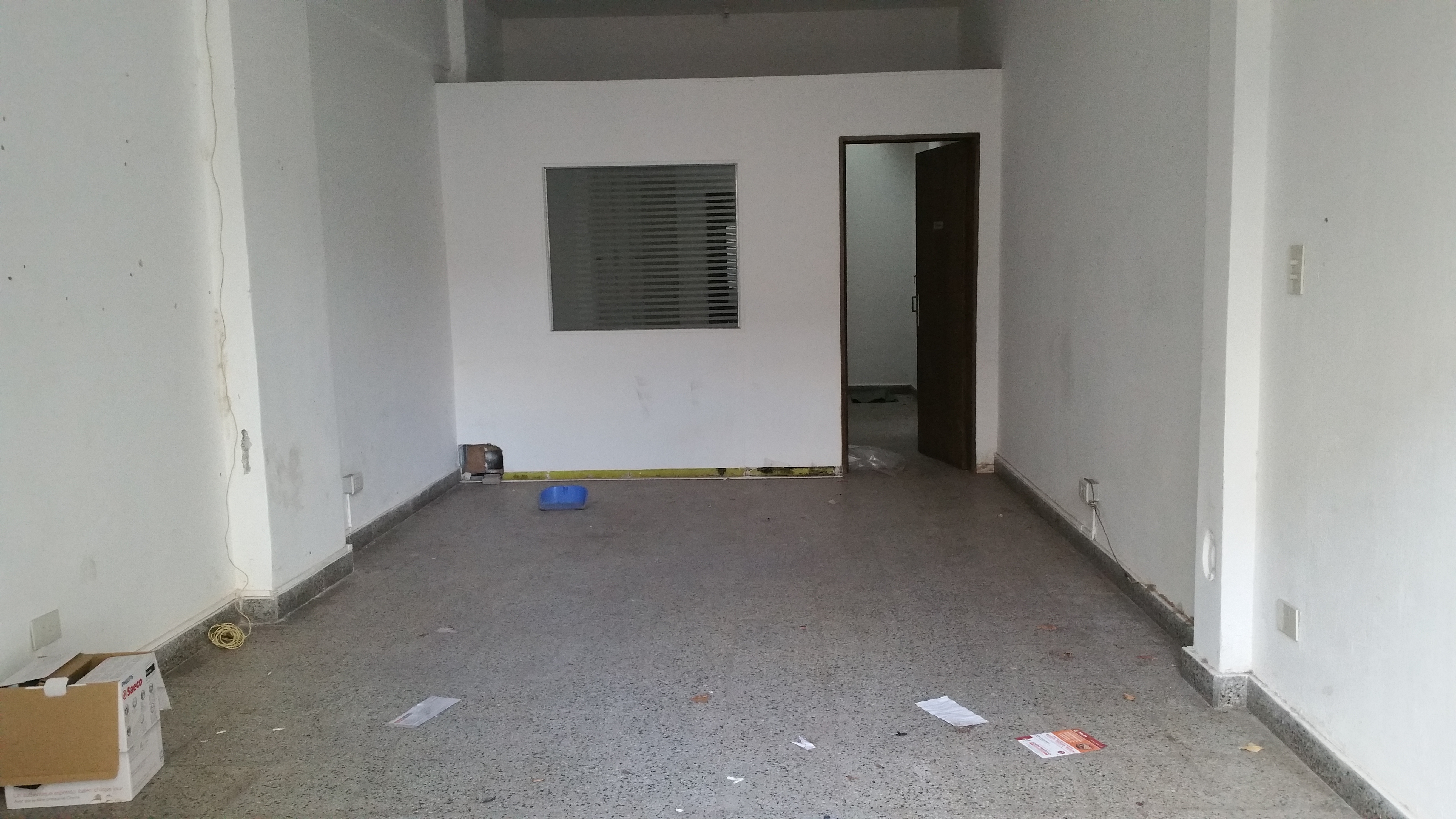 Exelente local en zona comercial a la callé de 78 metros cuadrados en dos plantas - 3