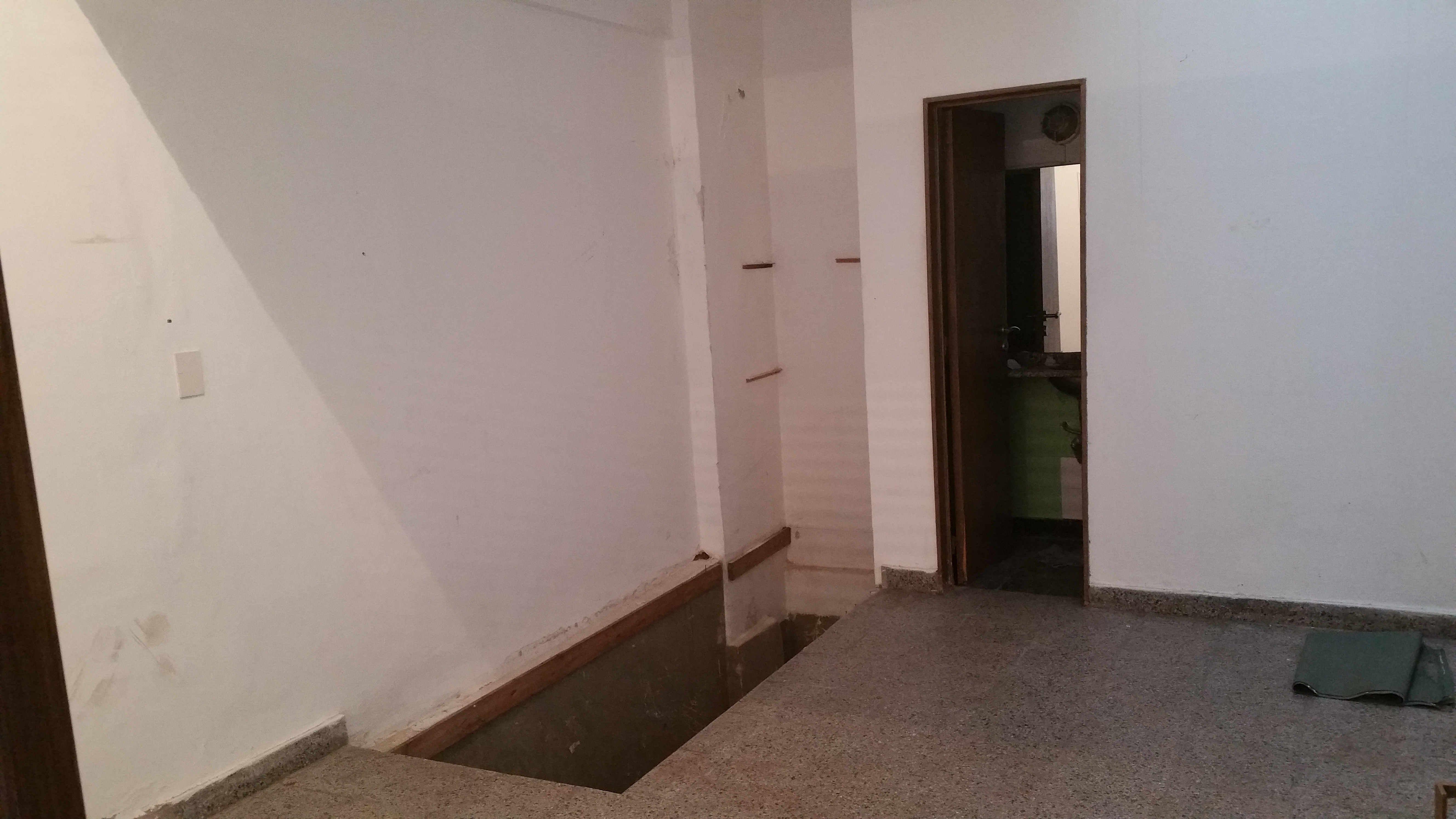 Exelente local en zona comercial a la callé de 78 metros cuadrados en dos plantas - 4