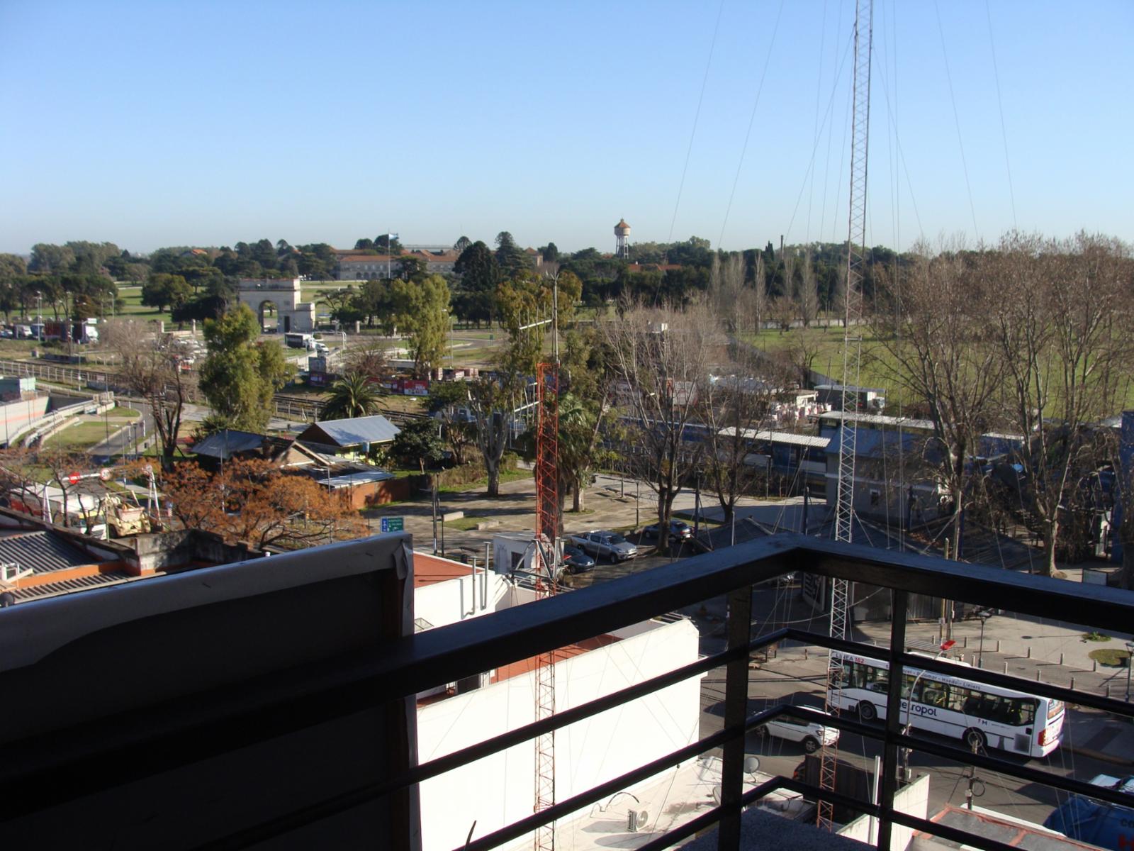 EXCELENTE DEPARTAMENTO DE UN AMBIENTE CON COCHERA — foto 2