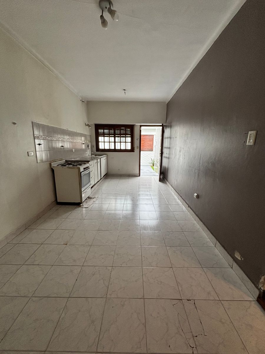 Alas Argentinas y Lilienthal, chalet sobre lote de 10 x 20 — foto 5